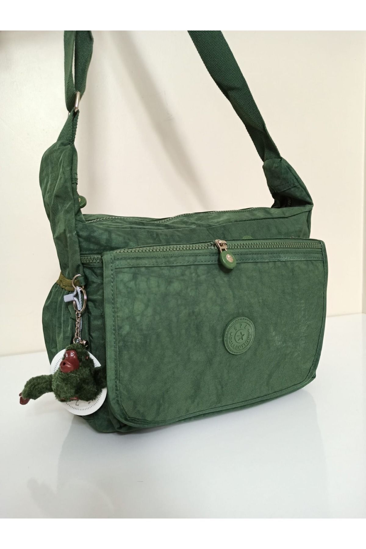 Custom Water Repellent Fabric Green Color Multi Pockets Crossbody Oversized Shoulder Messenger Casual And School Bag