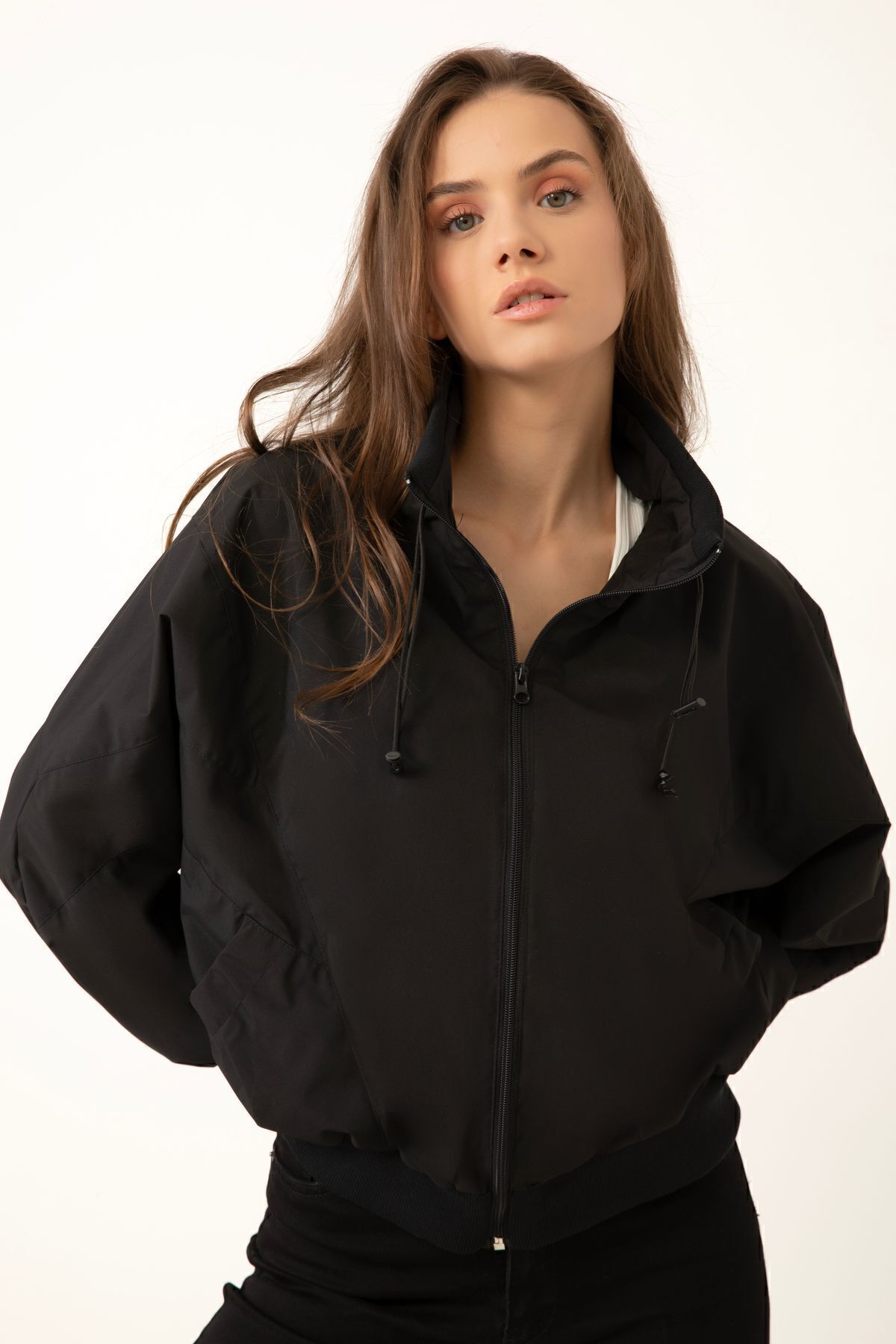 Montland  Kadın Siyah Dik Yaka Su ve Rüzgar Geçirmez Oversize Crop Mevsimlik Yağmurluk Rüzgarlık - Görsel 2