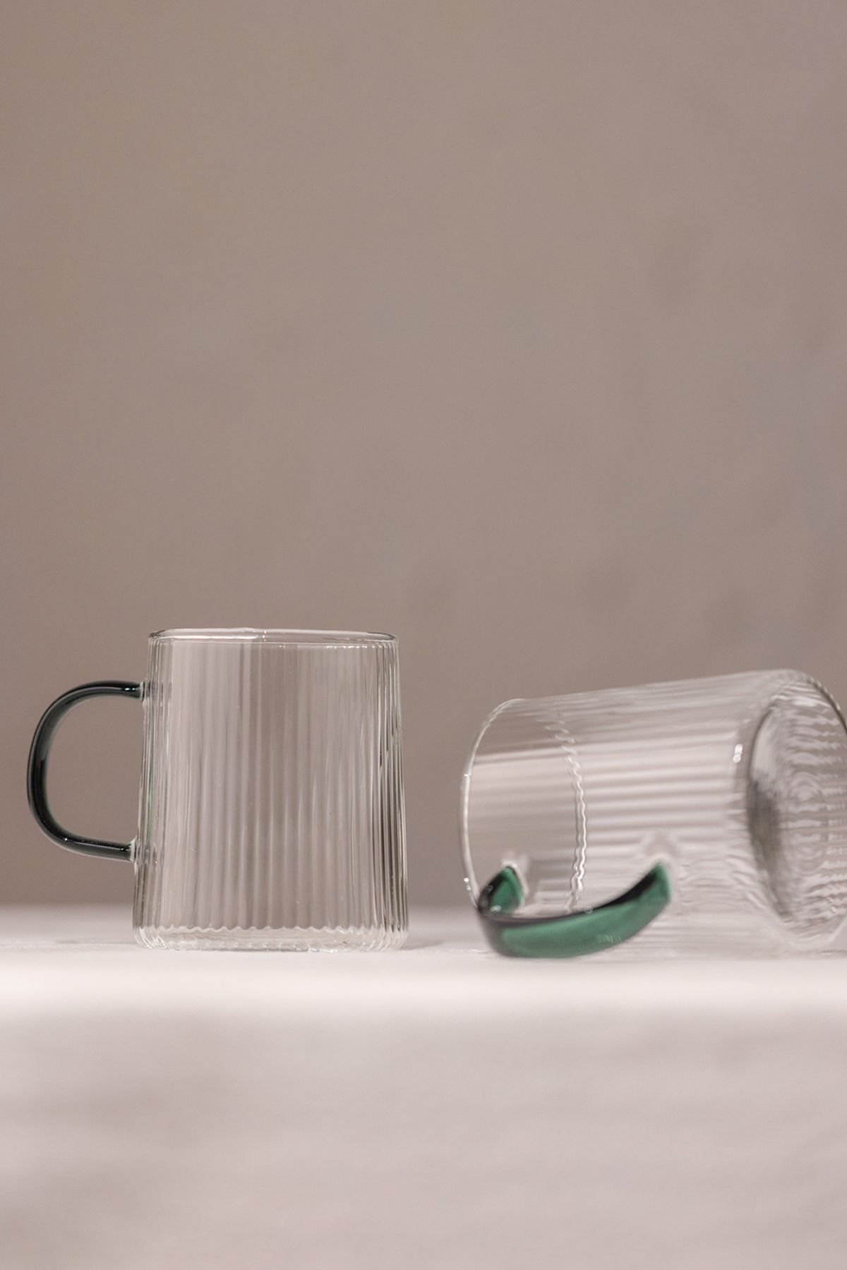 Rakle-Borosilicate Set of 2 Mugs with Green Handle 320 Cc 1