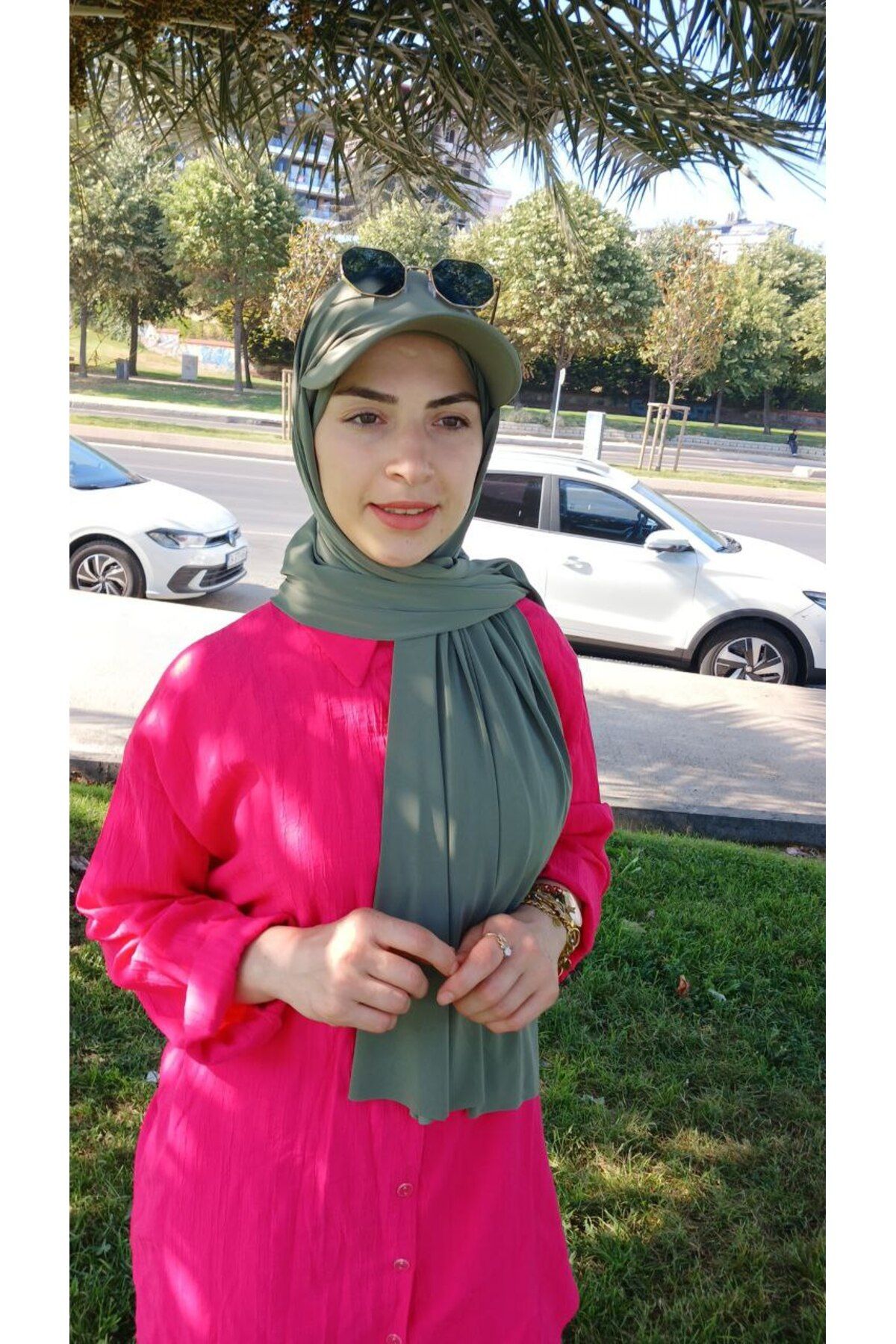 Nilbutik-Ready-made Shawl with Hat and Bonnet. Pool Sea Bonnet Shawl that can be used over a Hijab. 5