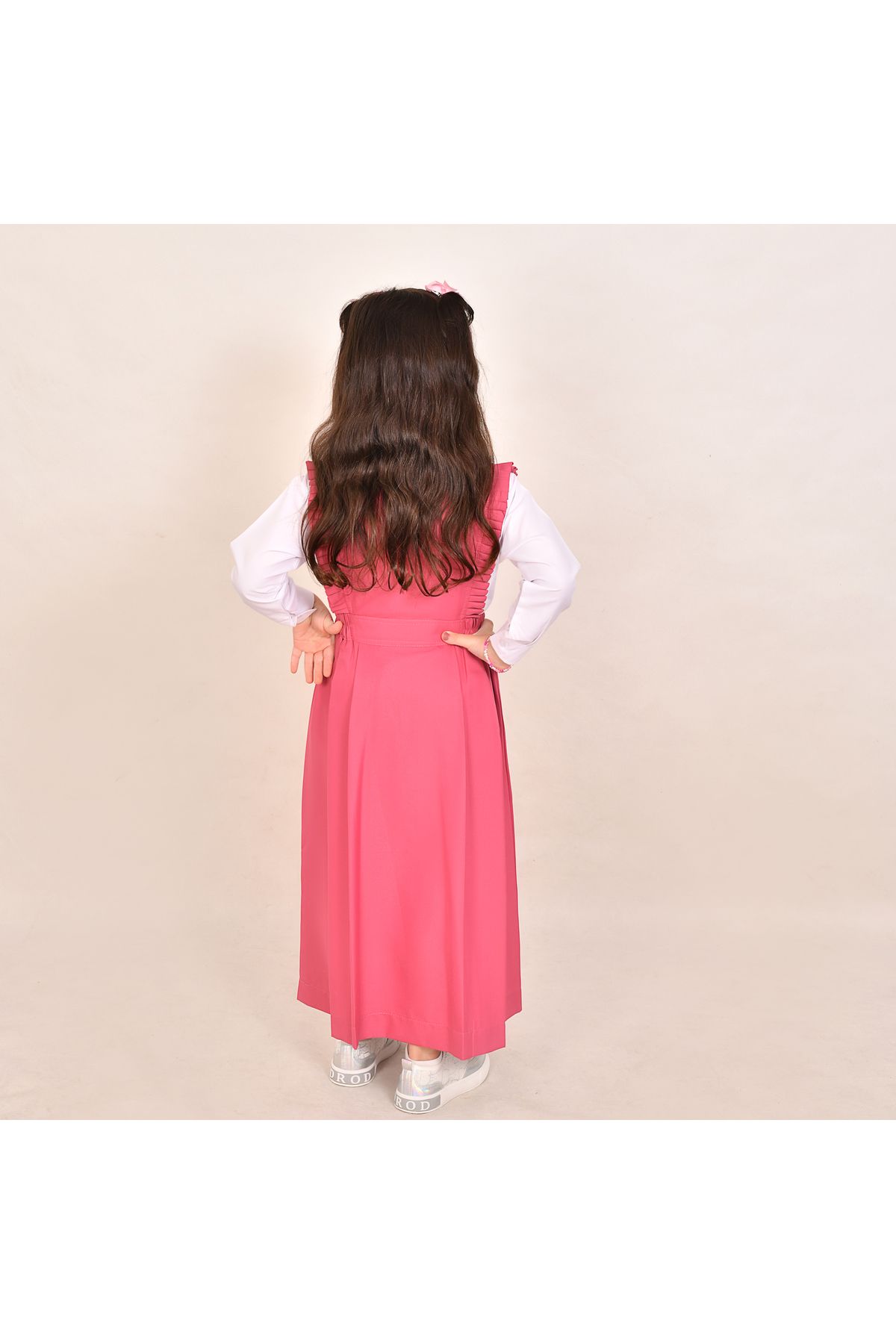 HAWRAA-مريول وردي بقصة مثلثه وكشكش ناعم وزم من الجانبين-ابتدائي 4