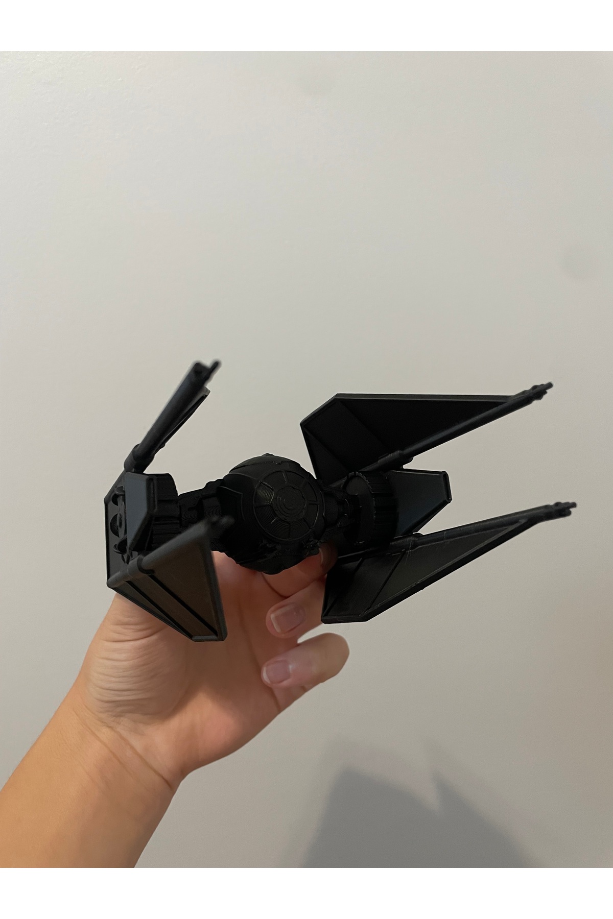 Figura dell'astronave TIE Interceptor – Modello Star Wars con stampa 3D (15x12 cm)