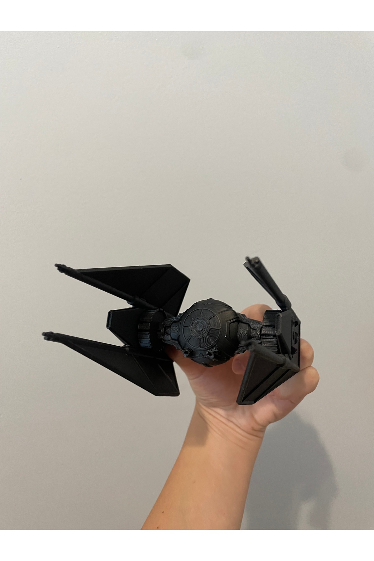 Figura dell'astronave TIE Interceptor – Modello Star Wars con stampa 3D (15x12 cm)