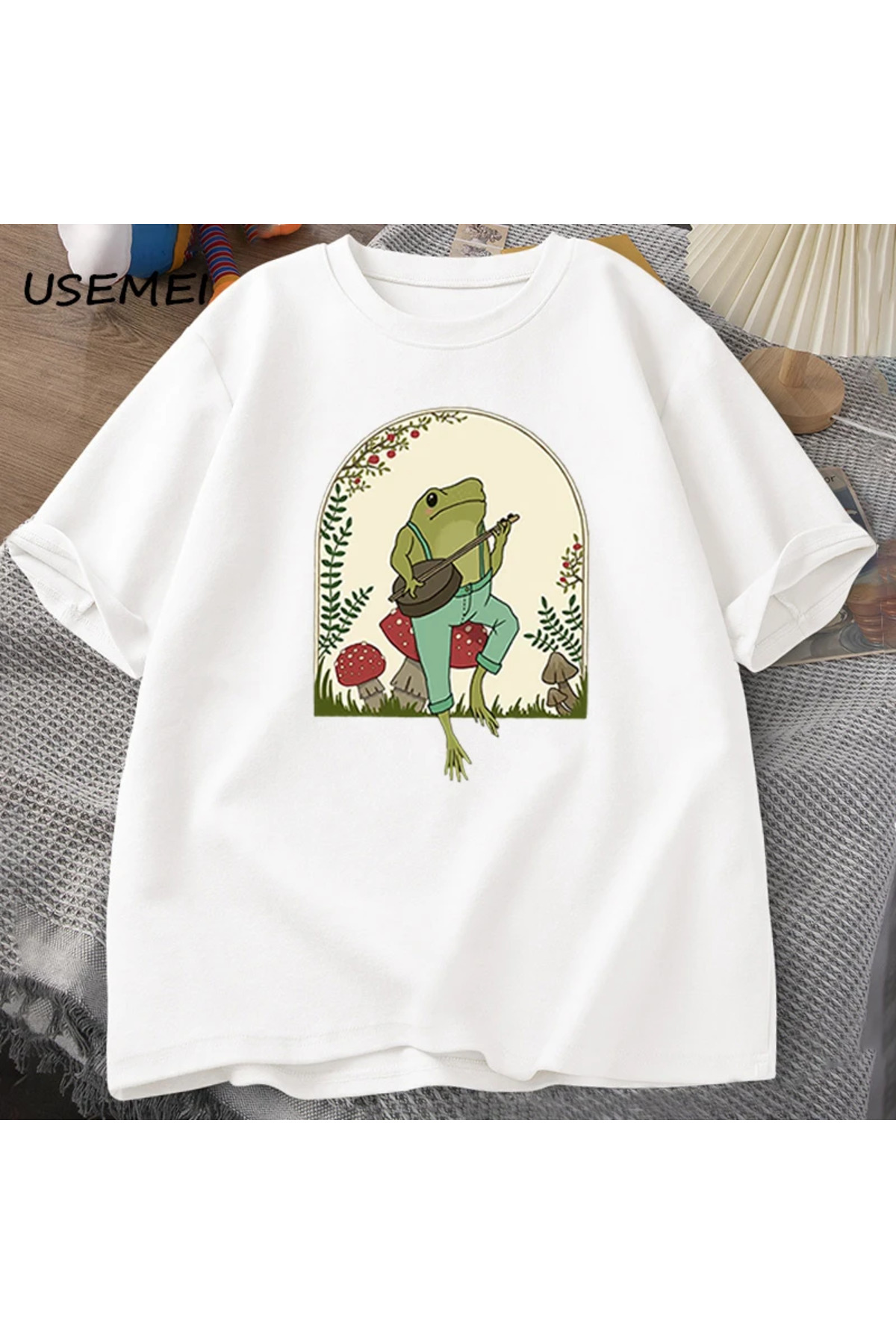 Cute Cottagecore T-shirt Aesthetic Frog Playing Banjo on MushroomMen 2827