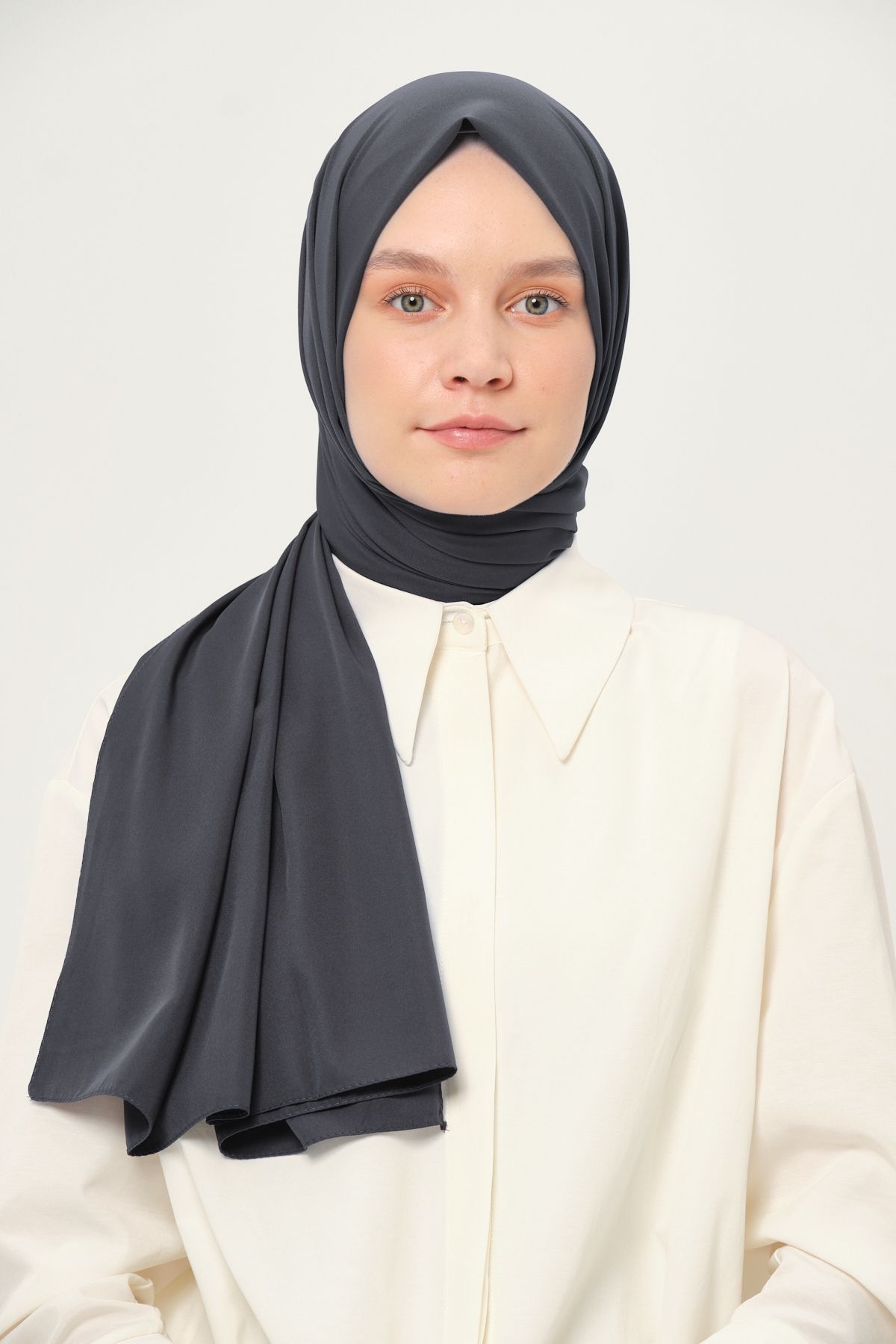 Madame Polo-Plain Twil Shawl Anthracite Non-Slip Wrinkle-Free Fabric 3