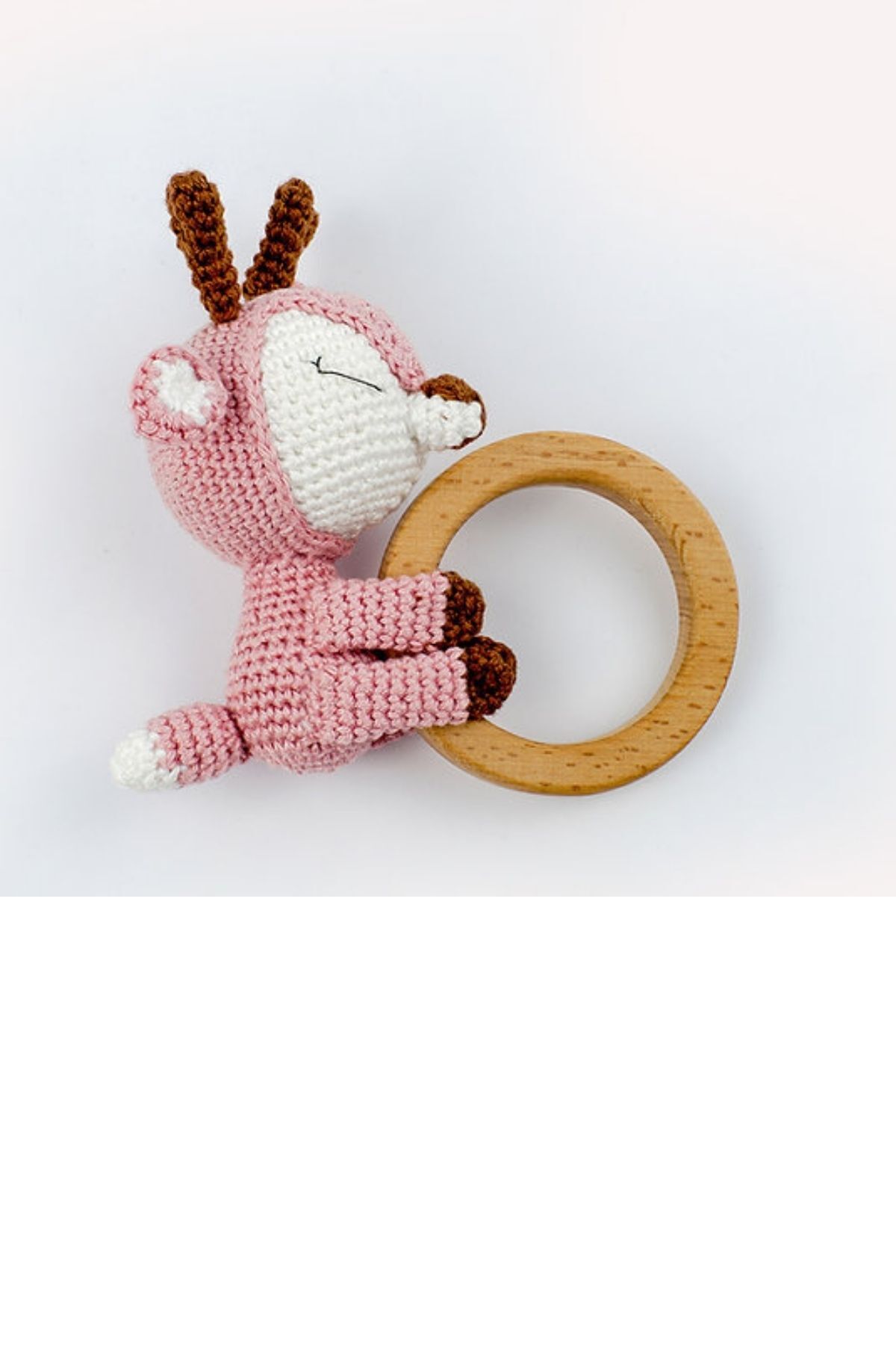 Amigurumi Yenidoğan Bebek Hediye Seti - Utangaç Geyik Diş Kaşıyıcı, Bilezik ve Müslin