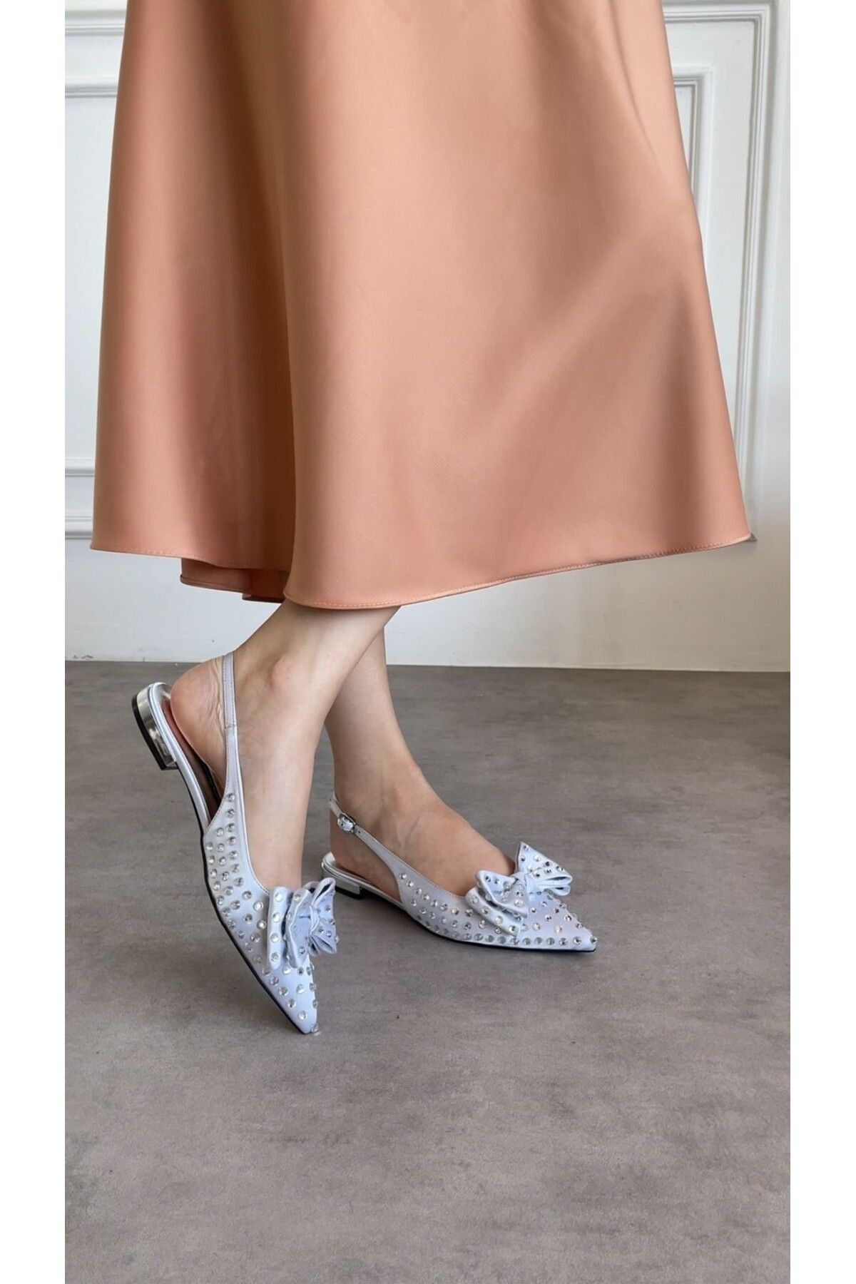 M&B-Dazzling with Elegant Bow Detail and Stone Sparkle .1Cm Heel Elegance. Large Size between 36 and 43 4