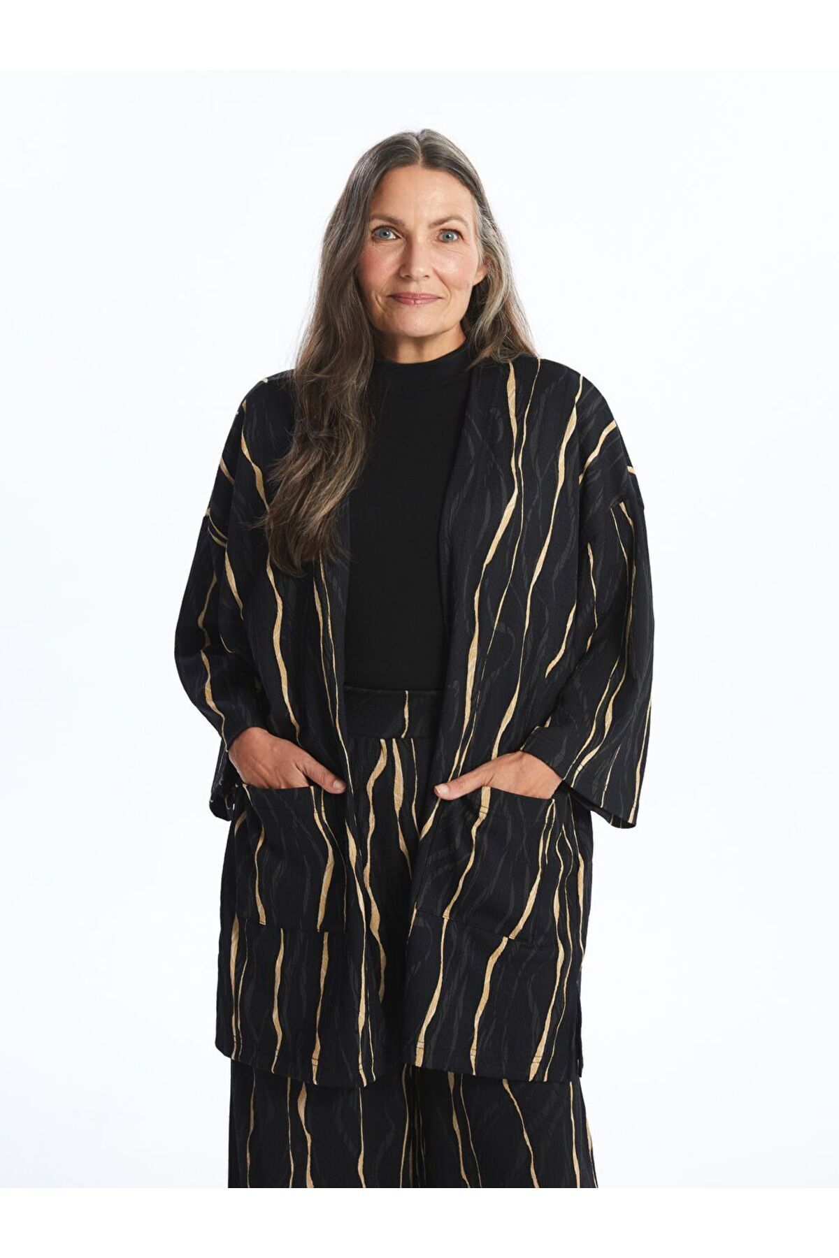 Siyah Şal Yaka Desenli Kadın Kimono