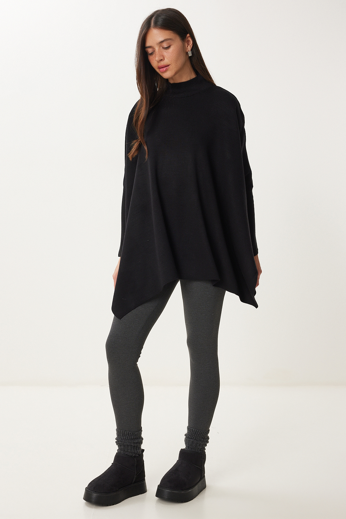 Happiness İstanbul Dámský černý svetr s bočním rozparkem Oversize pončo YY00005