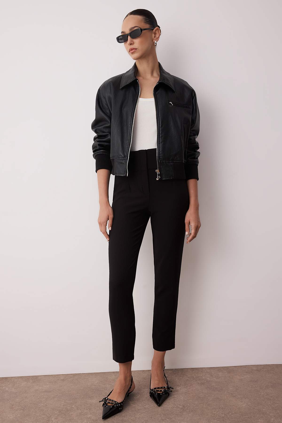 Trendyolmilla  Siyah Cigarette Dar Paça Bel Dikiş Detaylı Dokuma Kumaş Pantolon TWOSS20PL0388 - Görsel 2