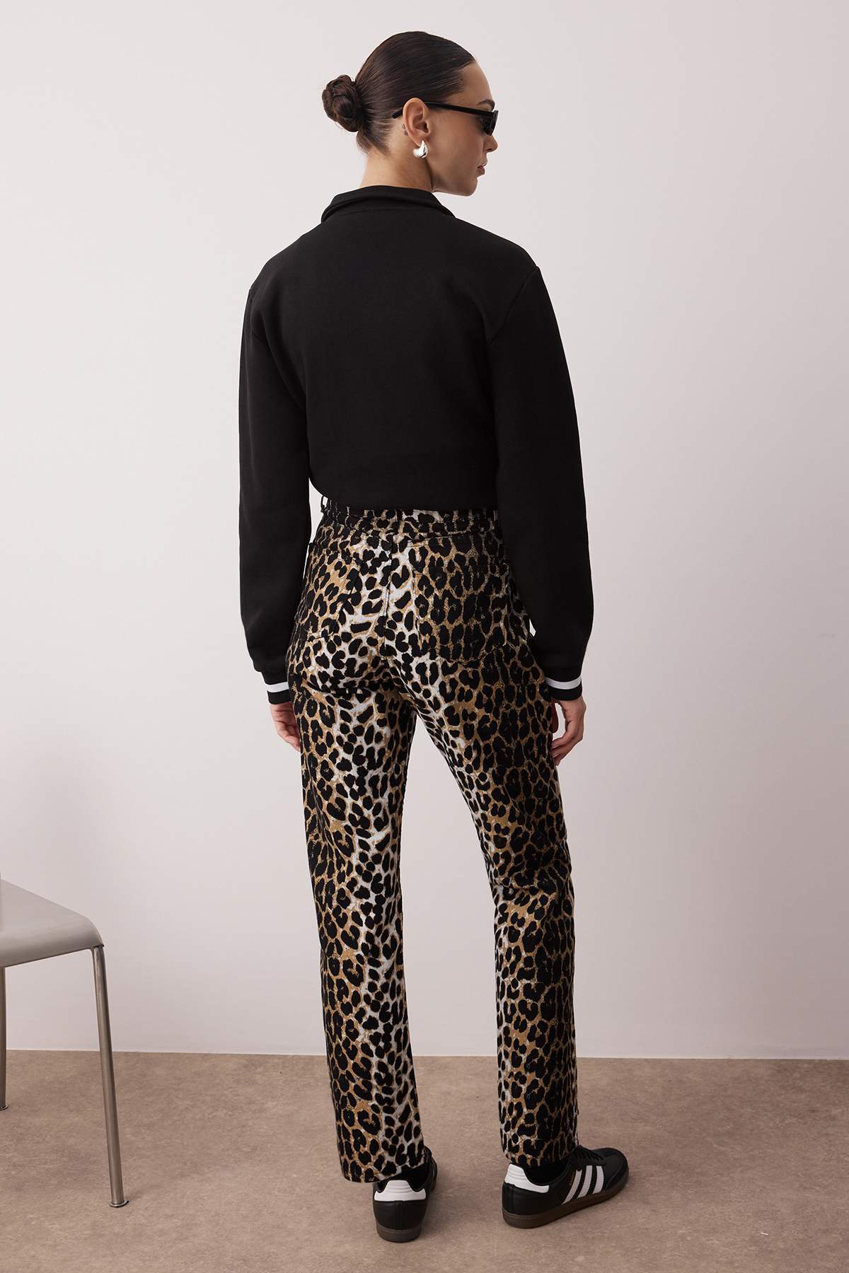 Trendyolmilla  Kahverengi Leopar Desenli Straight/Düz Kesim Dokuma Pantolon TWOSS24PL00170 - Görsel 4