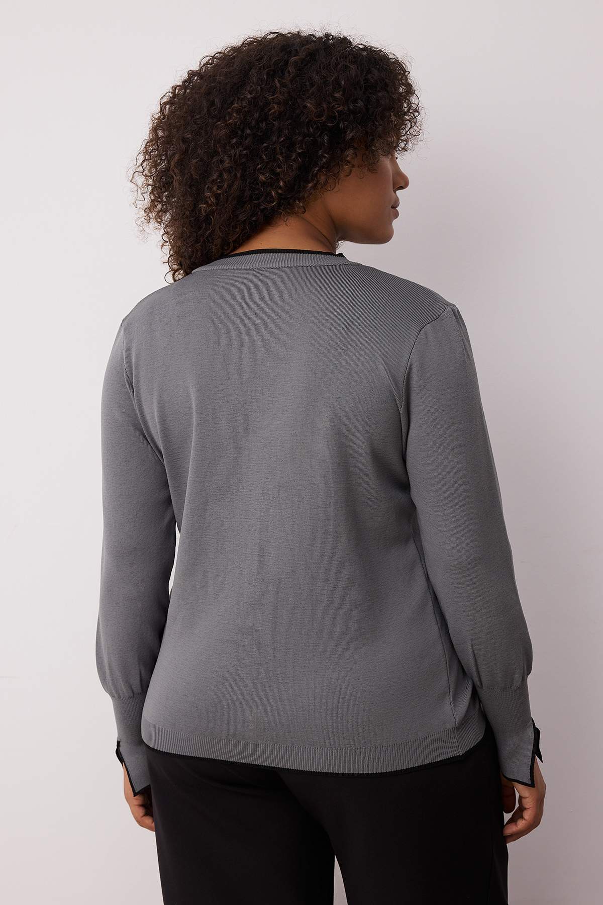 Trendyolmilla  Gri Düğme Detaylı Şeritli Triko Hırka TBBAW24AV00014 - Görsel 4