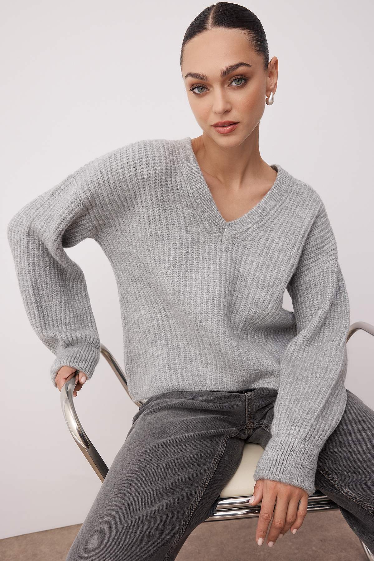 Trendyolmilla  Gri Yumuşak Dokulu Geniş Kalıp Basic Triko Kazak TWOAW26KZ00092