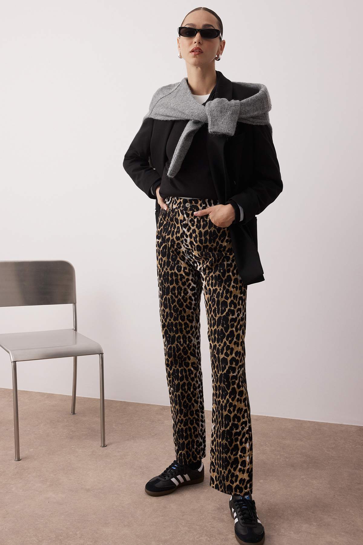 Trendyolmilla  Kahverengi Leopar Desenli Straight/Düz Kesim Dokuma Pantolon TWOSS24PL00170