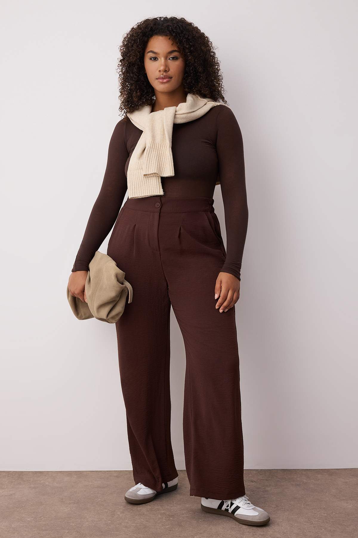 Trendyol Curve Brązowe elastyczne spodnie z wysokim stanem i szerokimi nogawk...