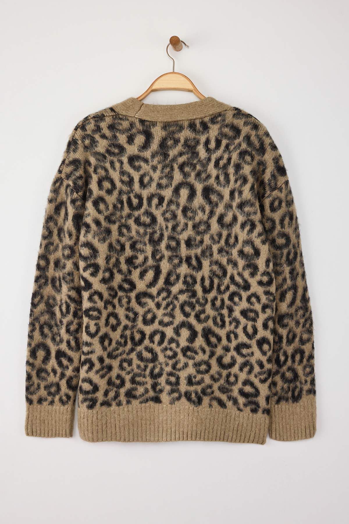 Trendyol Curve-Camel Leopard Patterned Soft Texture Knitwear Cardigan Tbbaw26Av00001 7