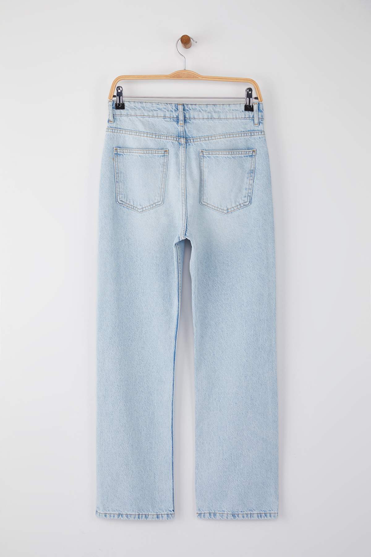 Trendyolmilla  Açık Mavi Yüksek Bel Boru Paça Straight Düz Kesim Jeans TWOAW26JE00060 - Görsel 6