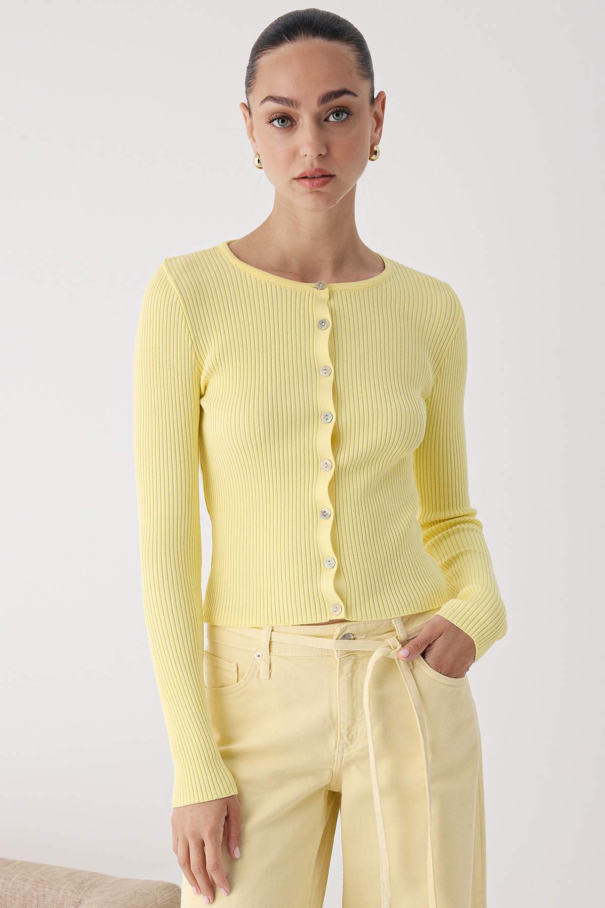 Trendyolmilla  Wardrobe Essentials Sarı Merserize Görünümlü Fitilli Triko Hırka | TWOAW26HI00118 - Görsel 2