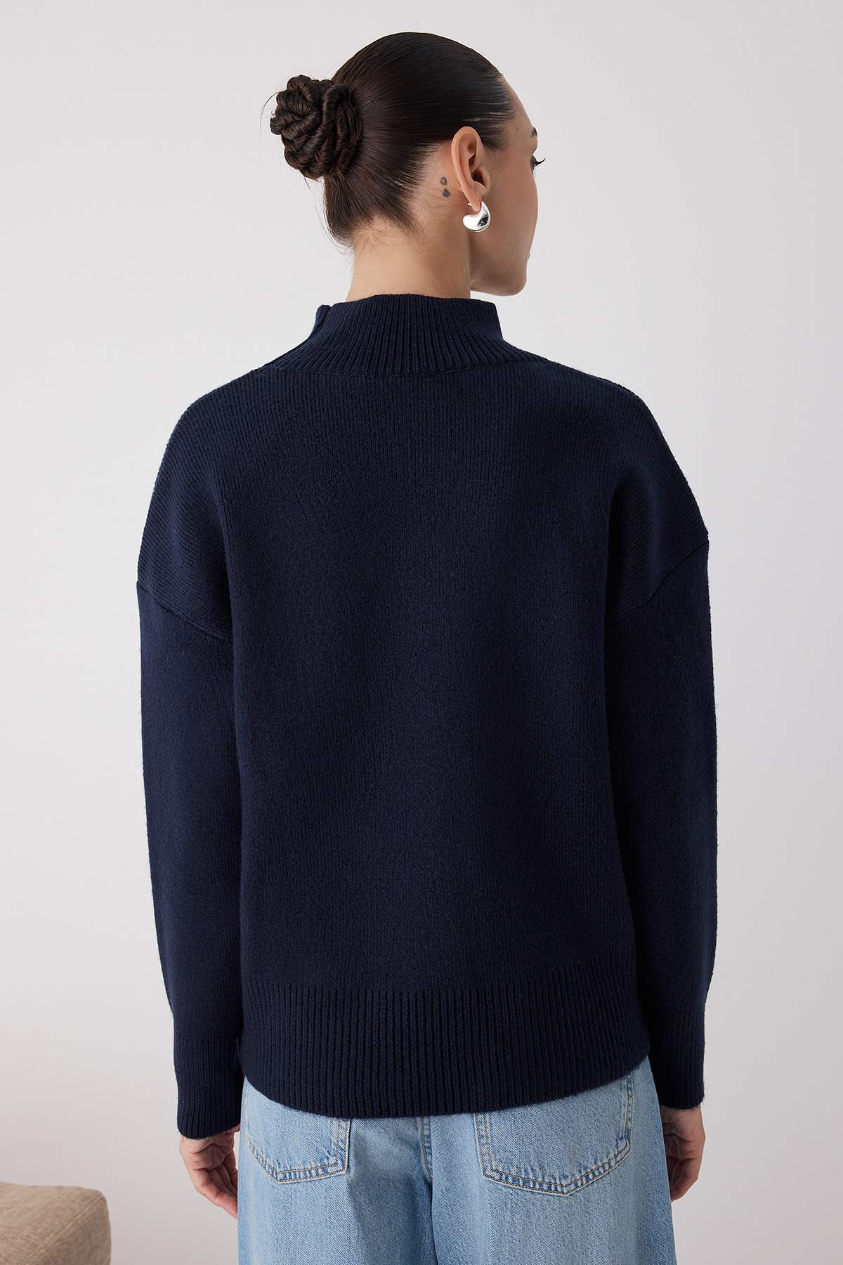 Trendyolmilla  Wardrobe Essentials Lacivert Yün Karışımlı Geniş Kalıp Yumuşak Dokulu Triko Kazak | TWOAW26KZ00063 - Görsel 4