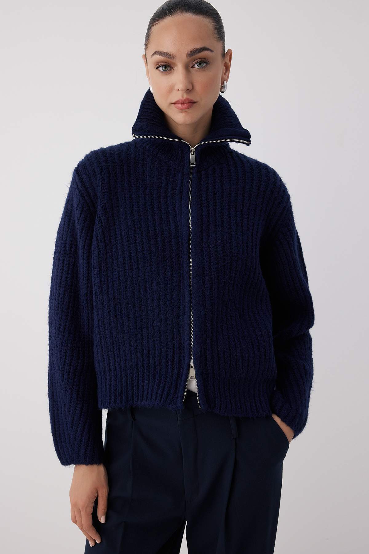 Trendyolmilla  Wardrobe Essentials Lacivert Fermuarlı Yumuşak Dokulu Geniş Kalıp Triko Hırka|TWOAW26HI00049 - Görsel 2