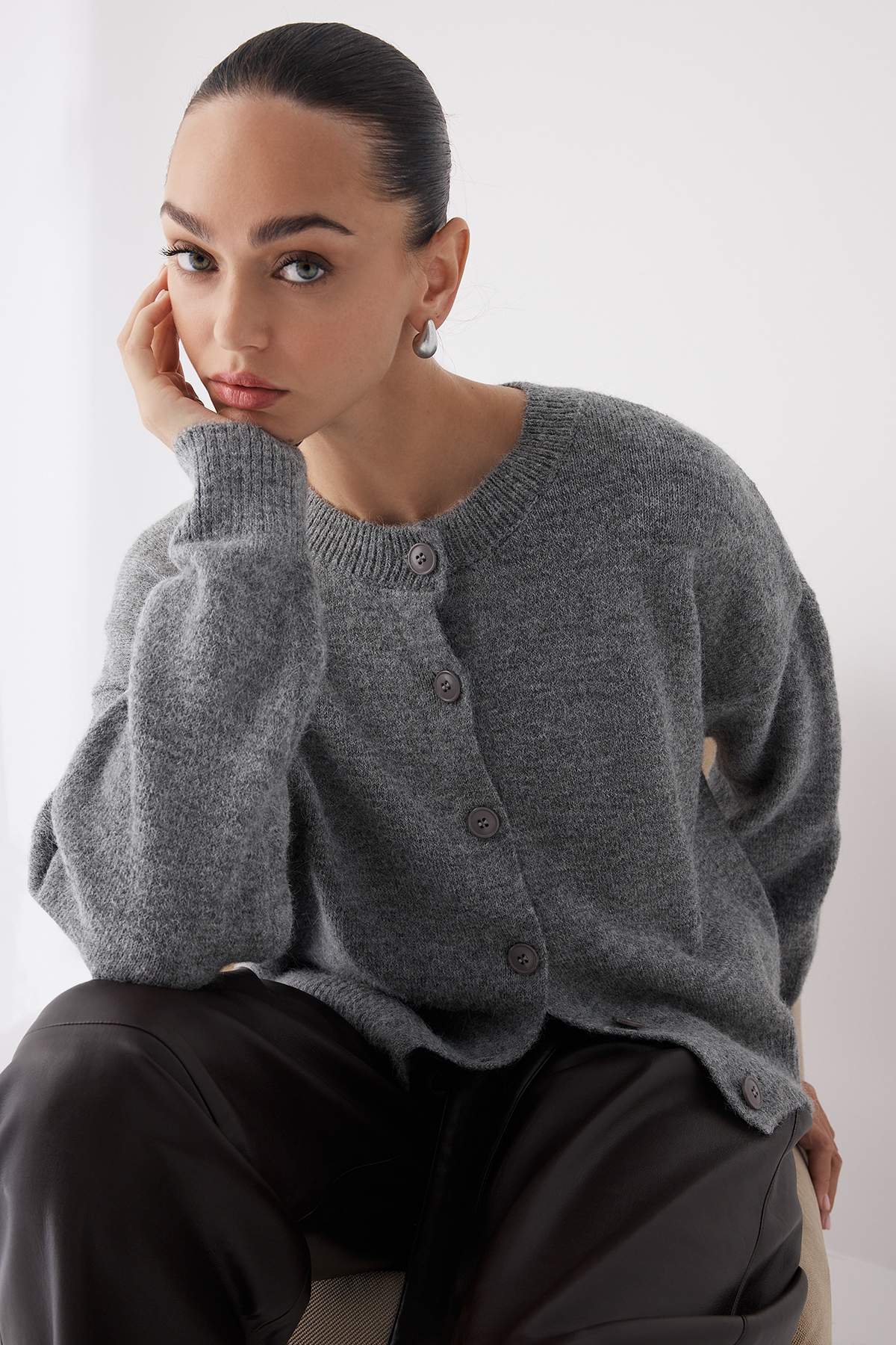 Trendyolmilla  Wardrobe Essentials Antrasit Alpaka Yünü Karışımlı Geniş Kalıp Triko Hırka | TWOAW26HI00089