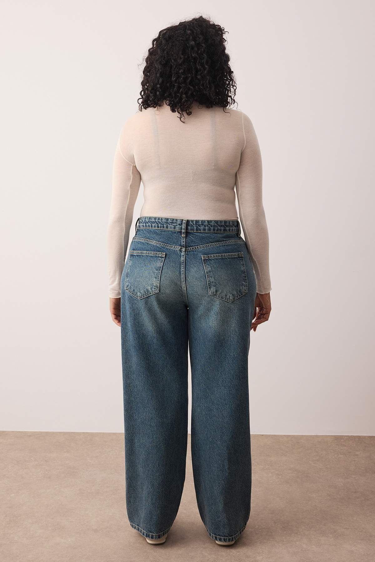 Trendyolmilla  Mavi Soluk Efekt Vintage Yüksek Bel Geniş Paça %100 Pamuk Non-Stretch Wide Leg Jeans TBBAW26CJ00002 - Görsel 4