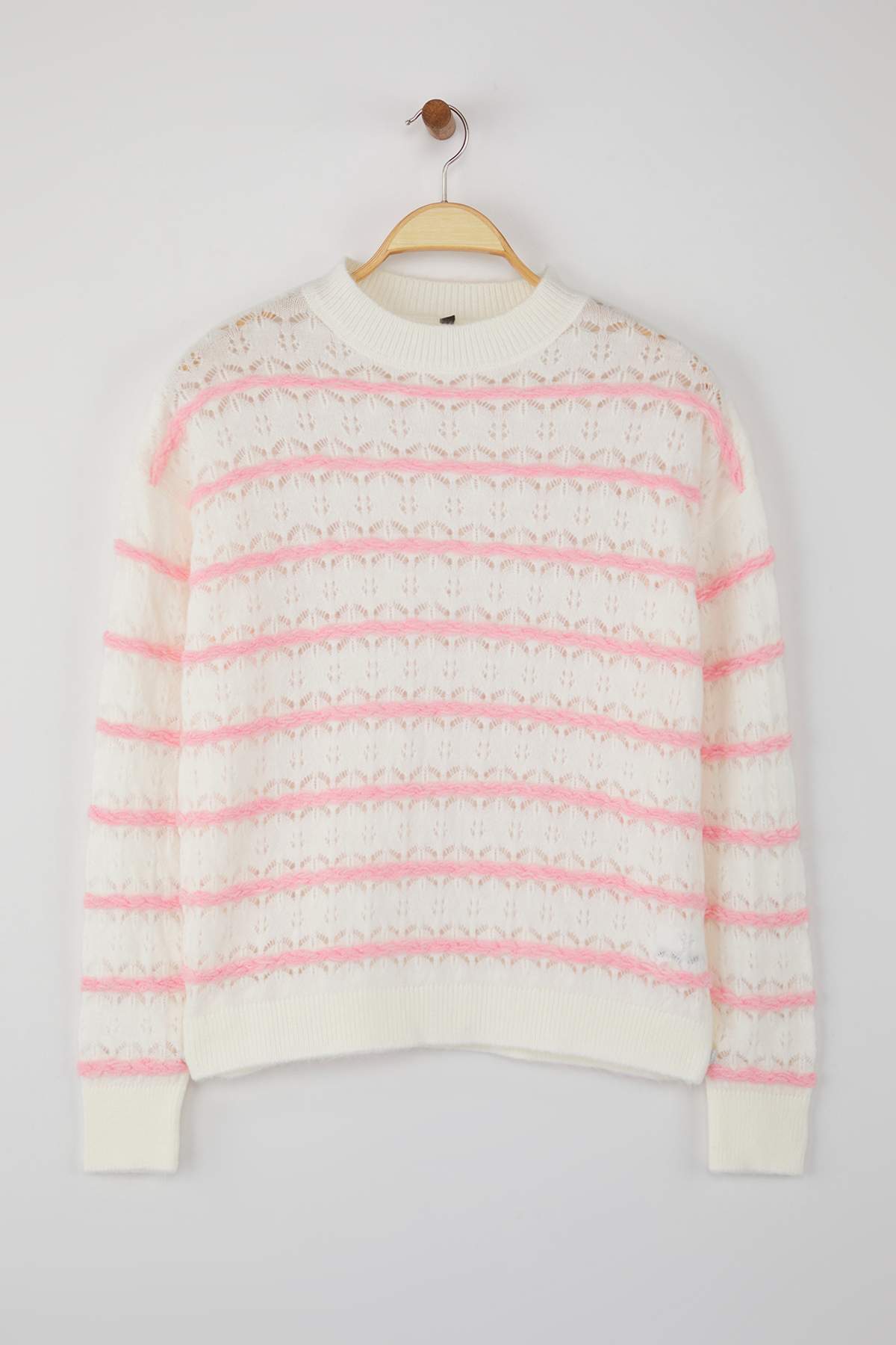 Trendyolmilla  Ekru Çizgili Yumuşak Dokulu Ajurlu/Delikli Geniş Kalıp Triko Kazak TWOAW26KZ00004 - Görsel 5