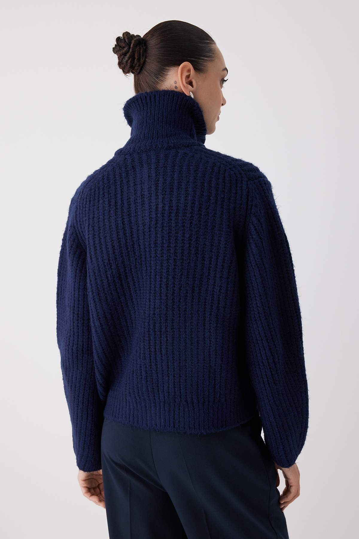 Trendyolmilla  Wardrobe Essentials Lacivert Fermuarlı Yumuşak Dokulu Geniş Kalıp Triko Hırka|TWOAW26HI00049 - Görsel 4