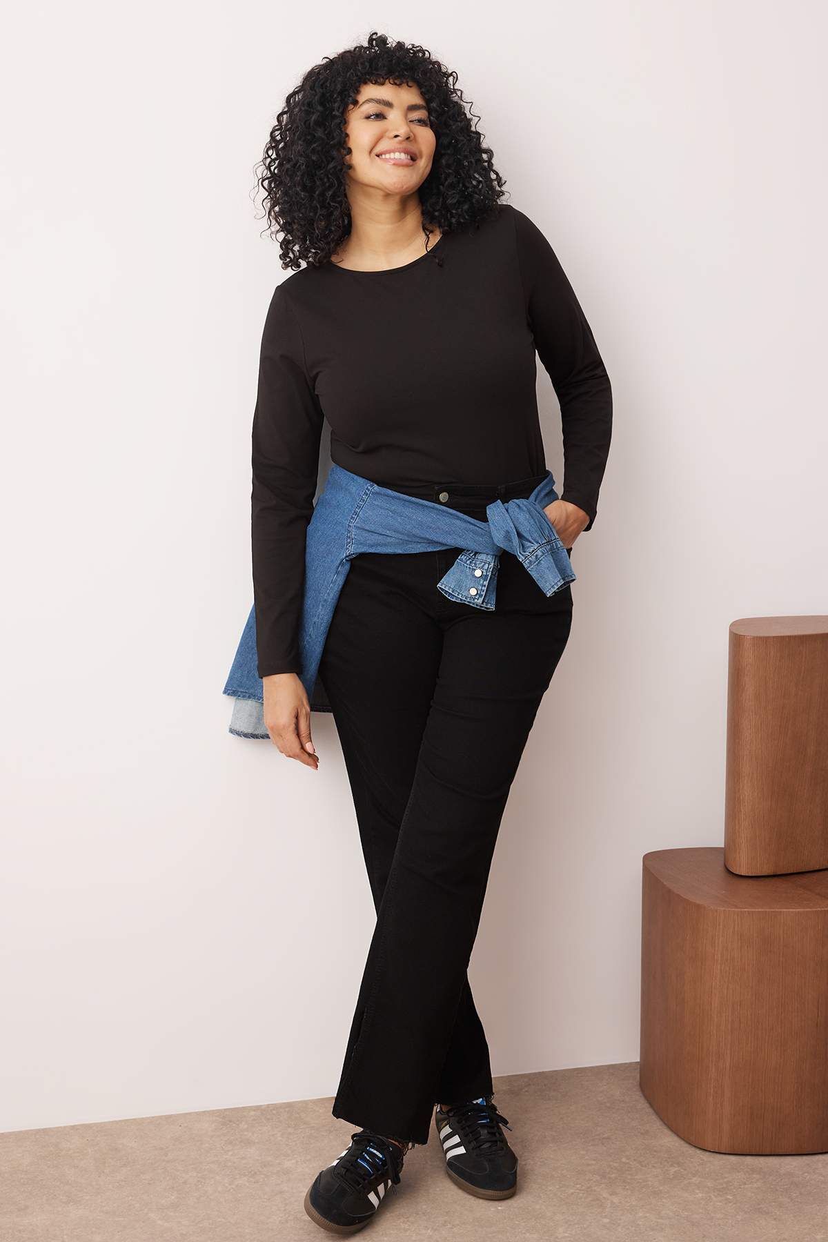 Trendyolmilla Curve Siyah Pamuklu Kayık Yaka Fitted/Vücuda Oturan Esnek Bluz TBBAW26AF00027