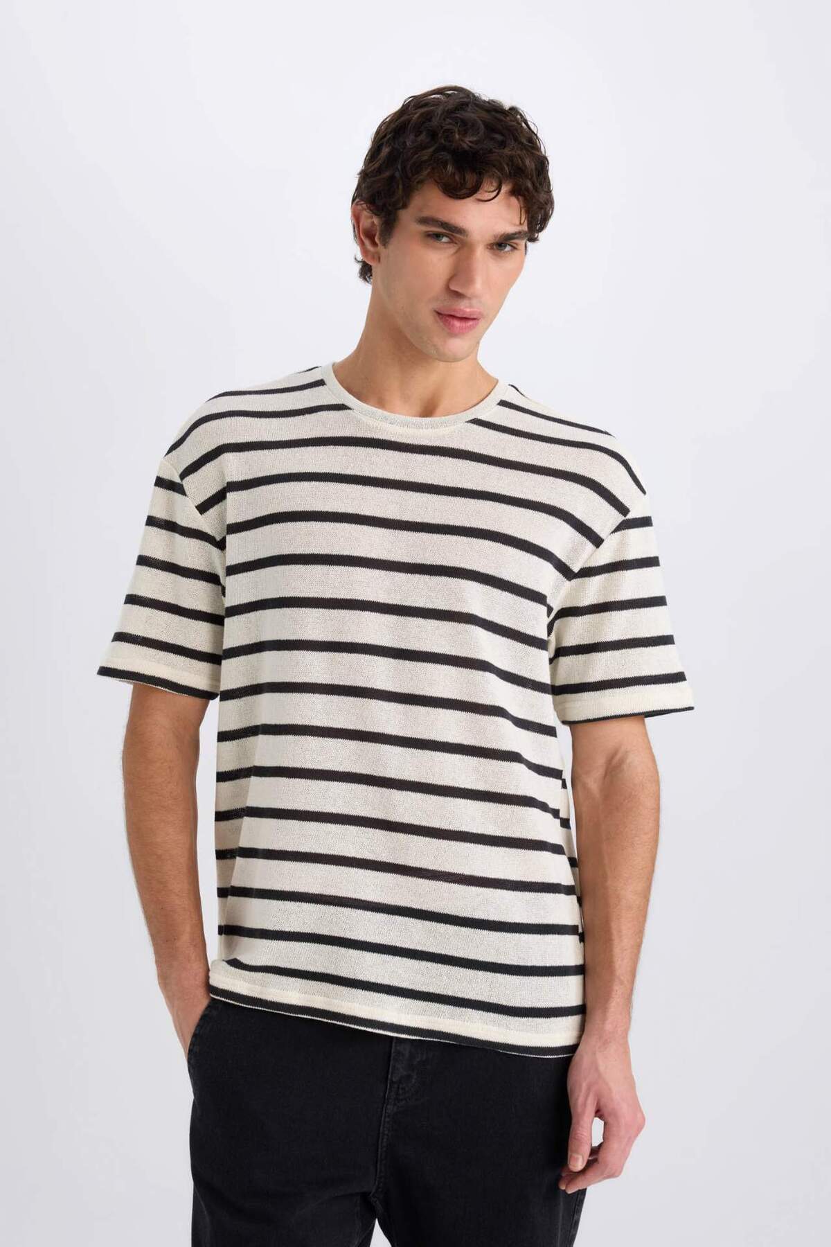 DeFacto-Boxy Fit Crew Neck Striped Short Sleeve T-Shirt E1384Ax25Sm 3