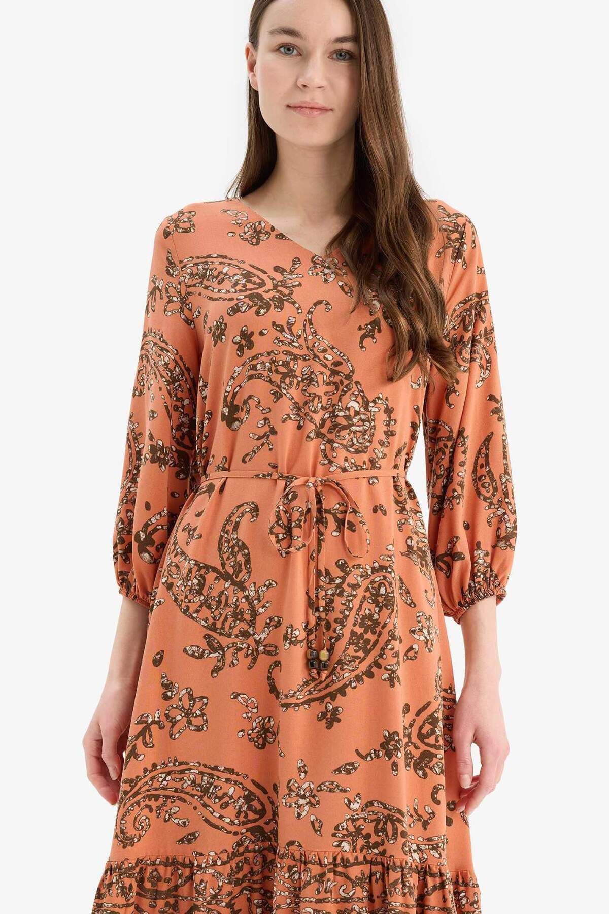 DeFacto-Midi-Kleid mit regulärer Passform, V-Ausschnitt, Blumenmuster und halben Ärmeln F0985AX25SM 5