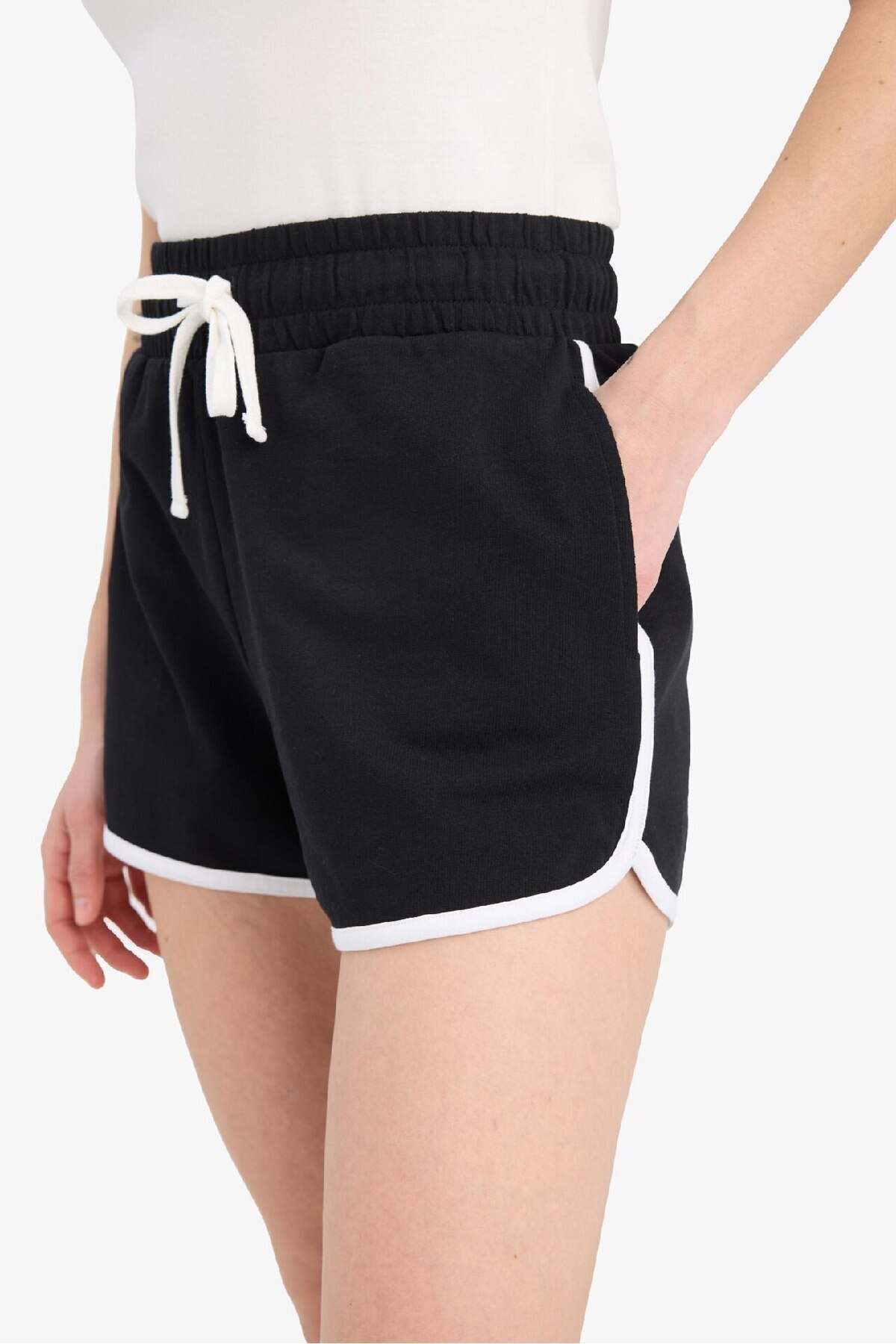 DeFacto-Coool Regular Fit Elastic Waist Lace Thick Mini Shorts A6224Ax25Sm 5
