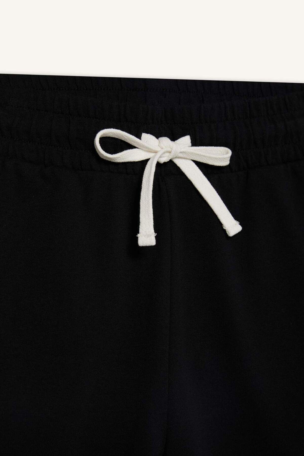 DeFacto-Coool Regular Fit Elastic Waist Lace Thick Mini Shorts A6224Ax25Sm 8