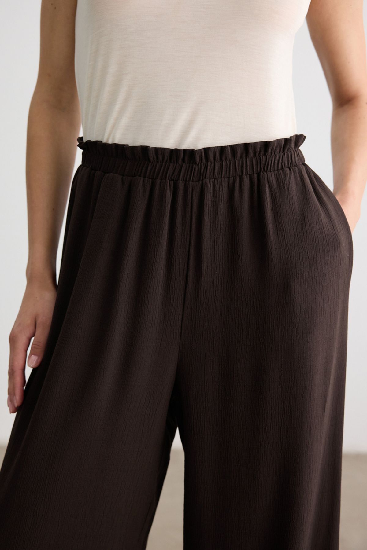 BE BLUE-Aci Brown Crinkle Pants with Elastic Waist 4