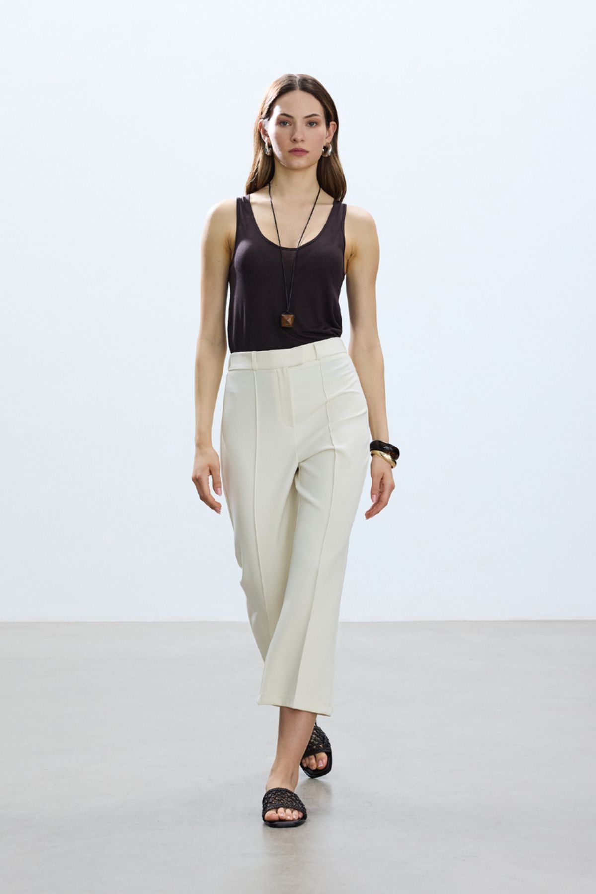 BE BLUE-Milk Color Flare Pants 1