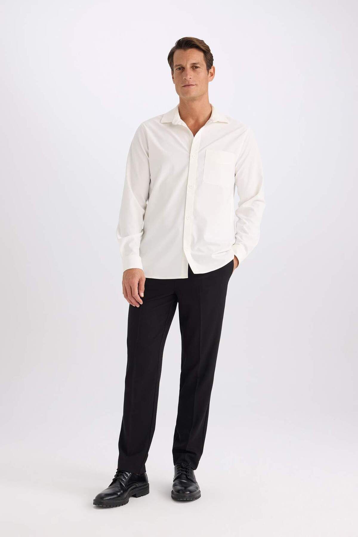 DeFacto-Regular Fit Polo Kragen Basic Plain Seersucker Langarm Weißes Hemd D8713AX25SP 4