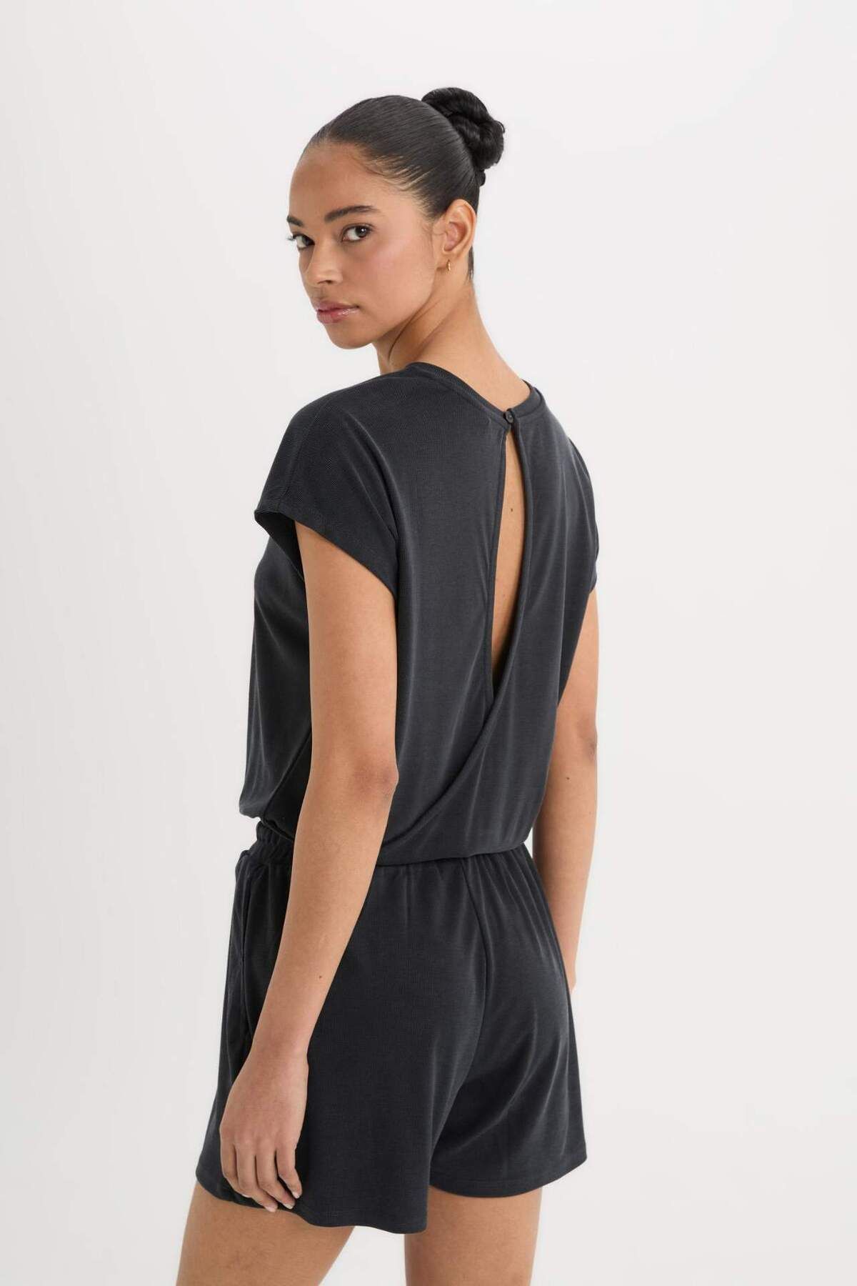 DeFacto-DeFactoFit Standard Fit Rundhals Basic Gerader Pocket Modal Sportler Kurzer Jumpsuit E2935AX25SM 8