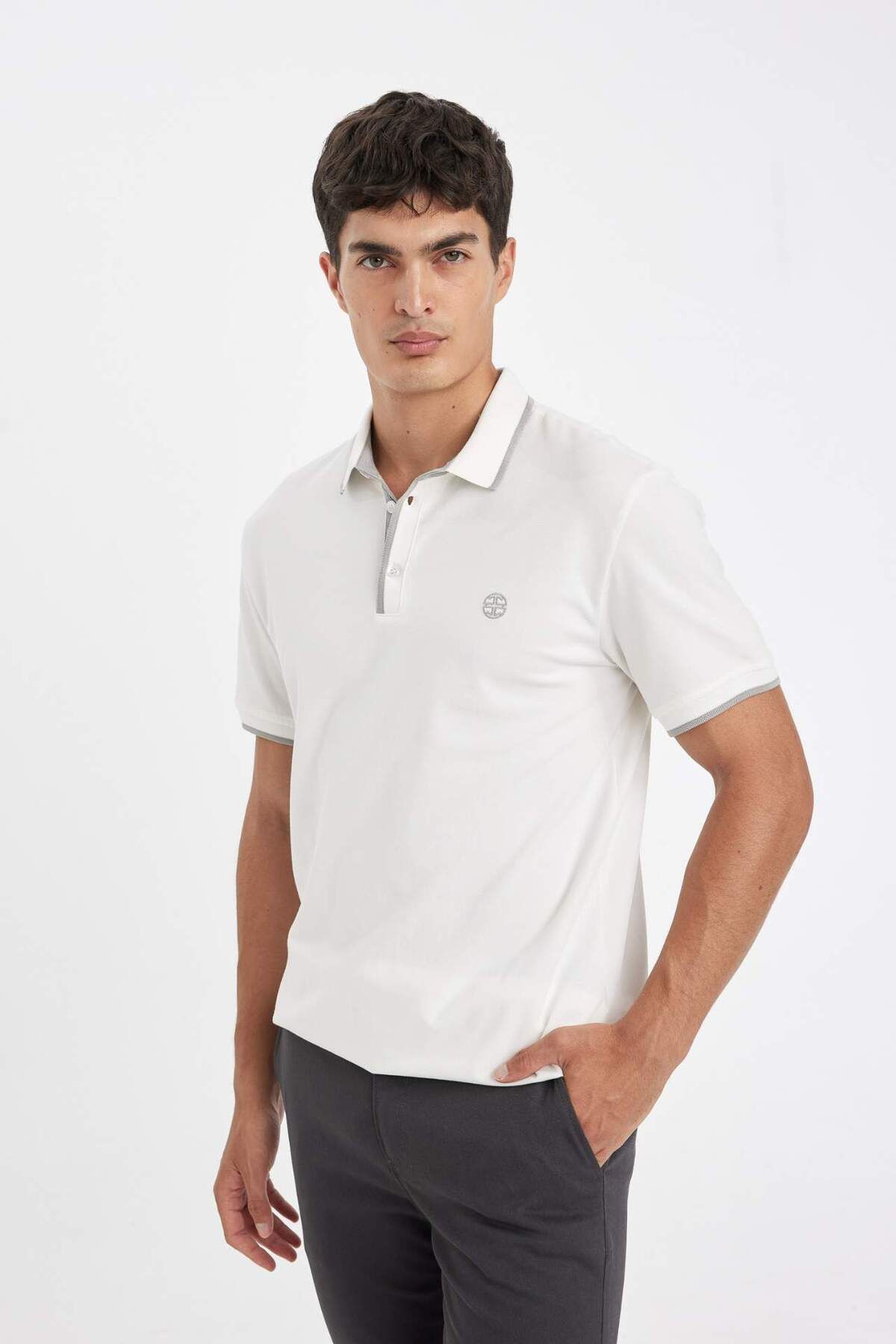 DeFacto-Nové tričko Regular Fit Polo s krátkým rukávem Pique D5993AX24SM 1