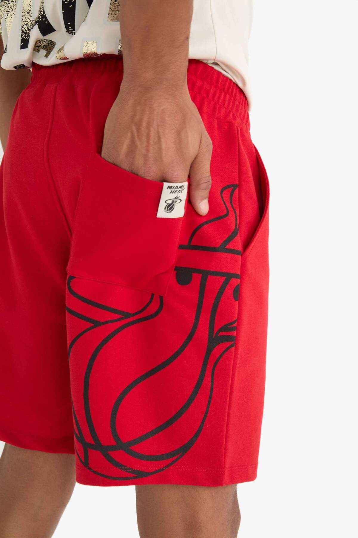 DeFacto-DeFactoFit NBA Miami Heat Standard Fit rövid szárú rövidnadrág E2344AX25SP 6