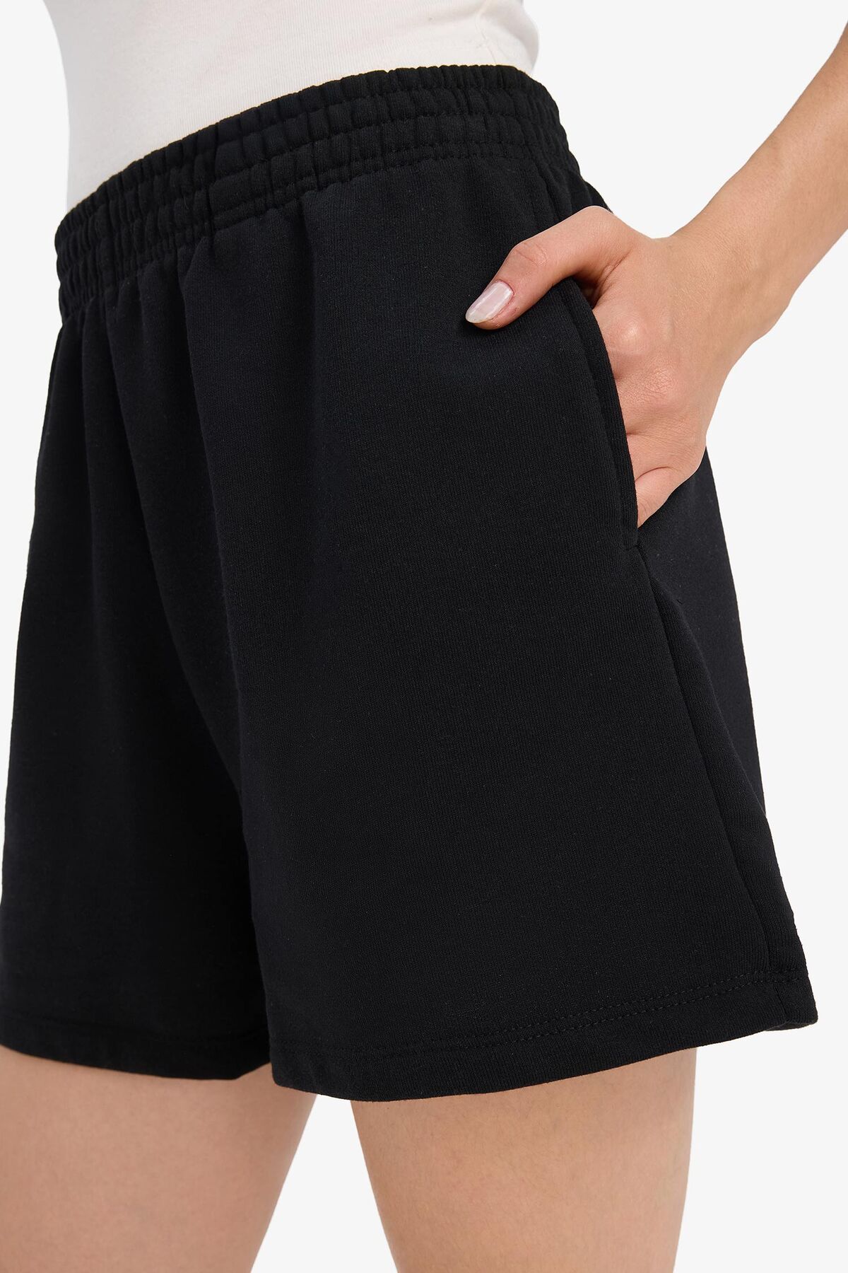 DeFacto-Regular Fit Elastic Waist Pocket Shorts F6776Ax25Hs 5