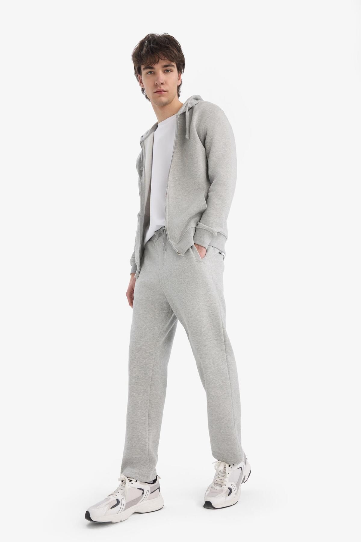 DeFacto-Regular Fit Fleto Taschen-Jogginghose D7601AX25SP 1