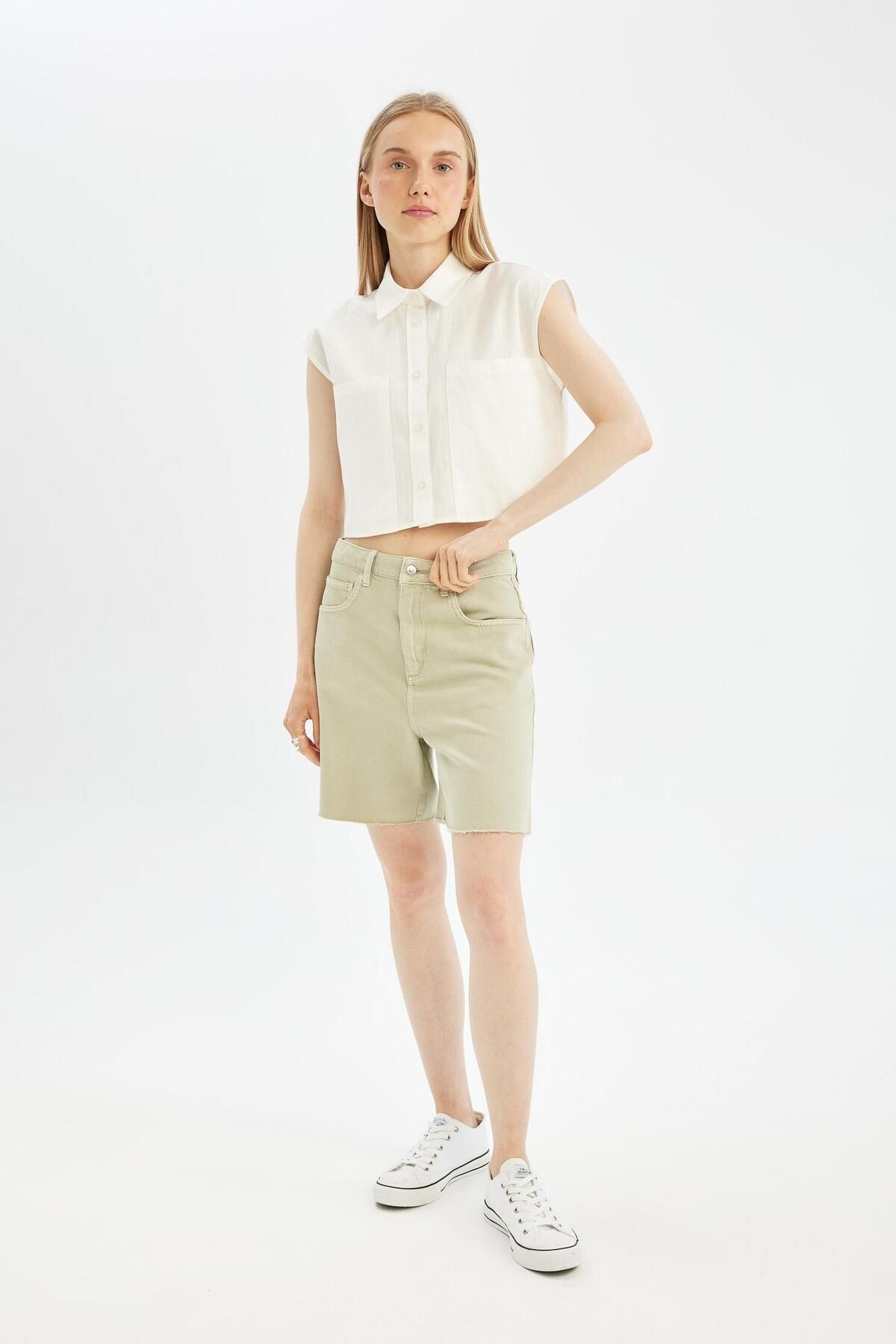 DeFacto-Gabardine-Shorts mit kurzem Bein – Regular Fit, normale Taille D0964AX24SM 3