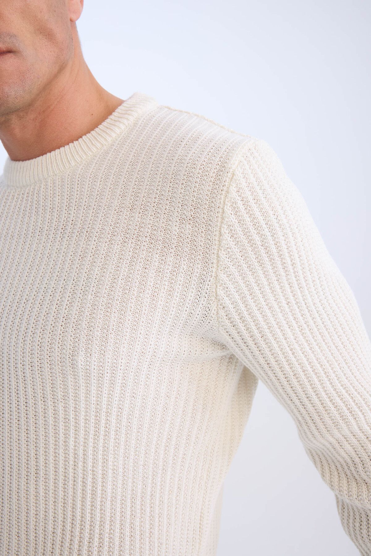 DeFacto-Strukturierter Strickpullover mit Standard-Passform und Rundhalsausschnitt E0811axns 4