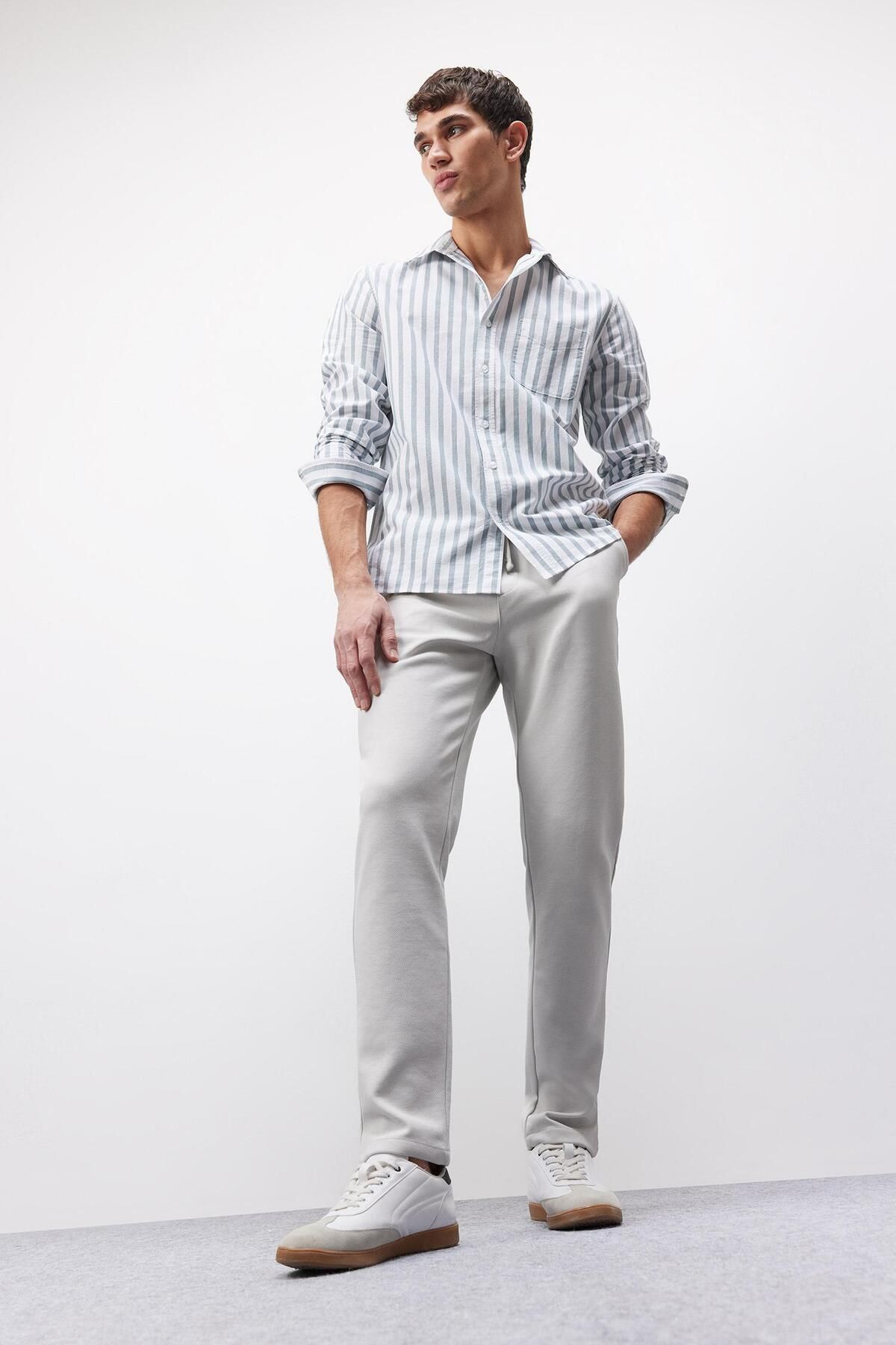 DeFacto-Pantaloni de jogger de bază - talie dreaptă, buzunare cu șireturi, picior drept C6022AX25SP 3