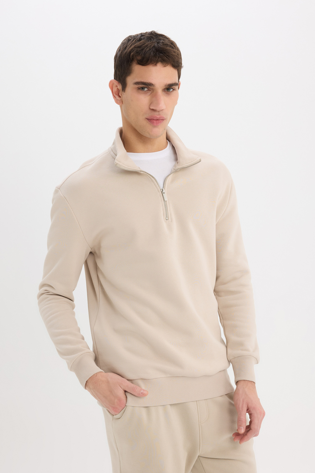 DeFacto-Komfort, normale Passform, bequeme Passform, Stehkragen, Reißverschluss, dickes Basic-Solid-Sweatshirt X7405az24au 3