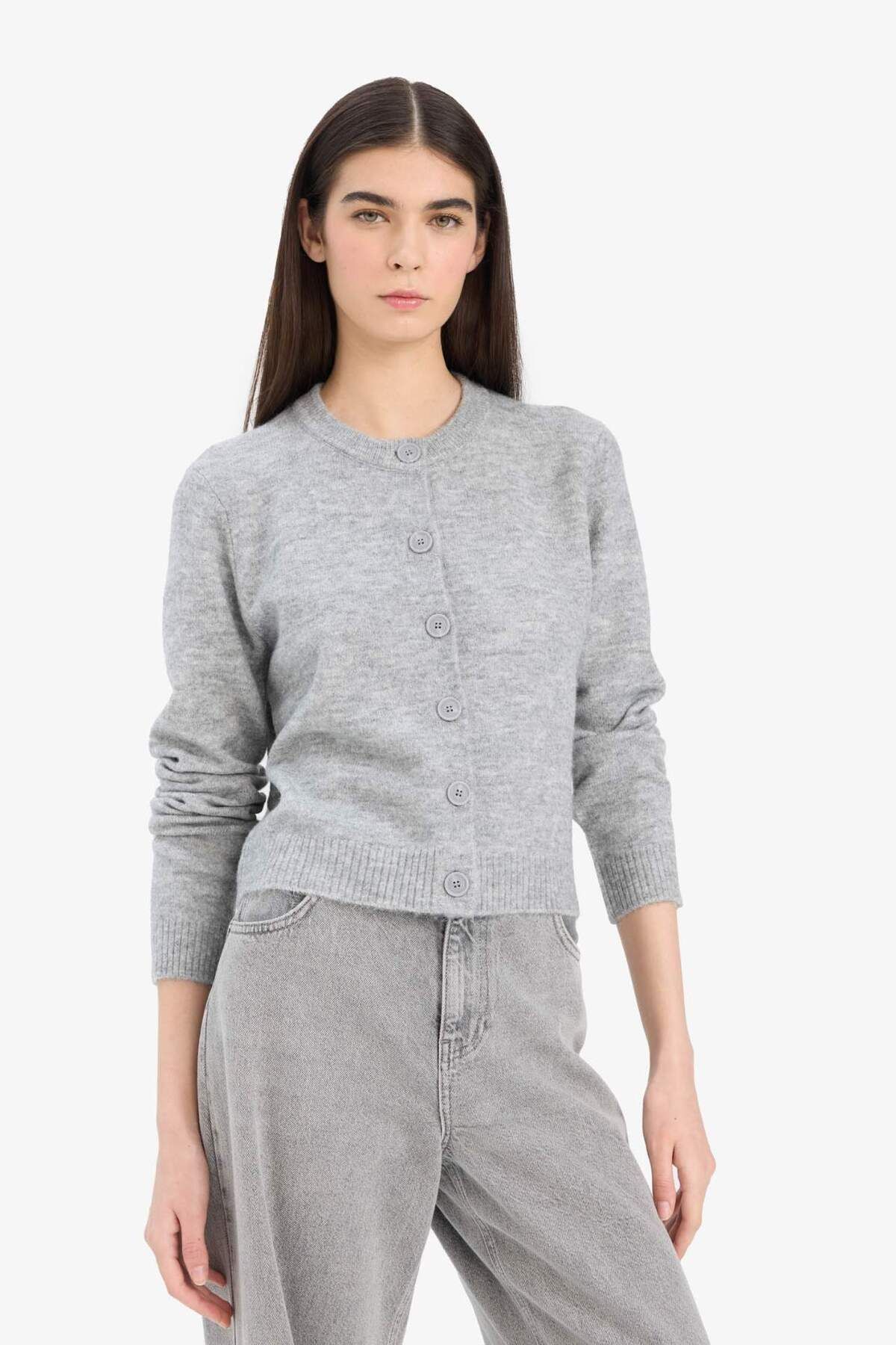 DeFacto-Regular Fit Crew Neck Basic Plain Button Soft Touch Soft Knitwear Cardigan E3654Ax25Sp 4