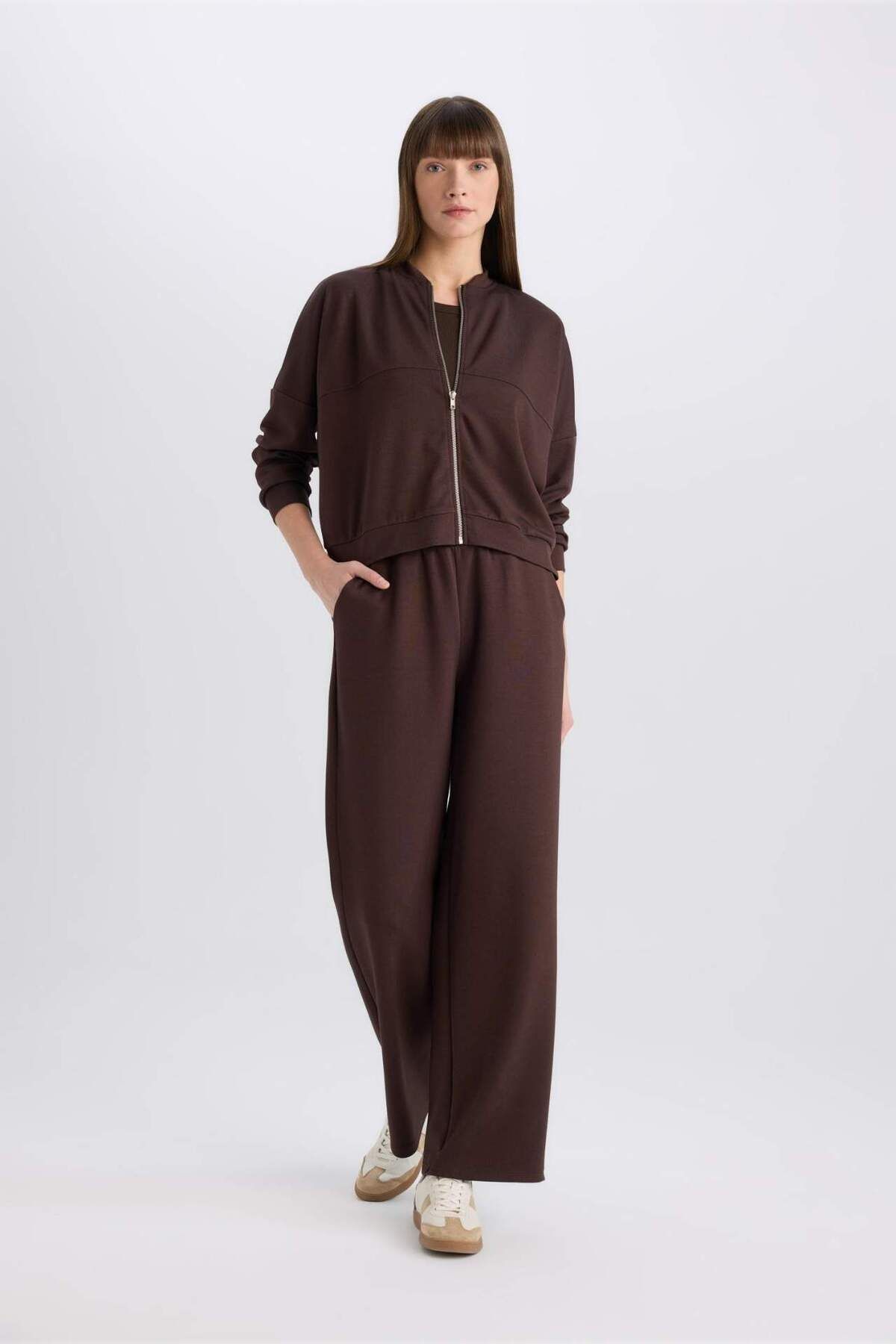 DeFacto-Schmal geschnittene Jogginghose mit weitem Bein, Basic, einfarbig, mit Taschen, elastischer Taille, weicher Griff, weites, lockeres Bein E5818AX25SP 3