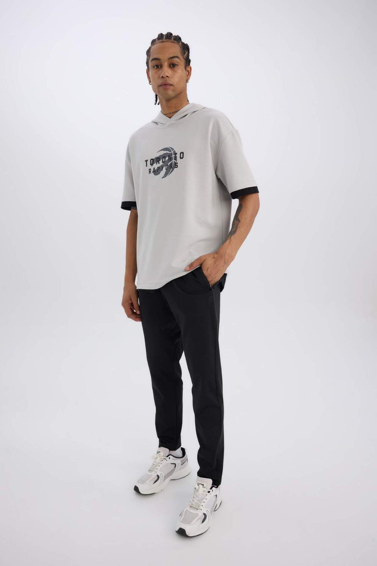 DeFacto-DeFactoFit NBA Toronto Raptors Oversize Wide Fit Kapuzenpullover mit Rückendruck, kurzärmeliges T-Shirt B3883AX 2