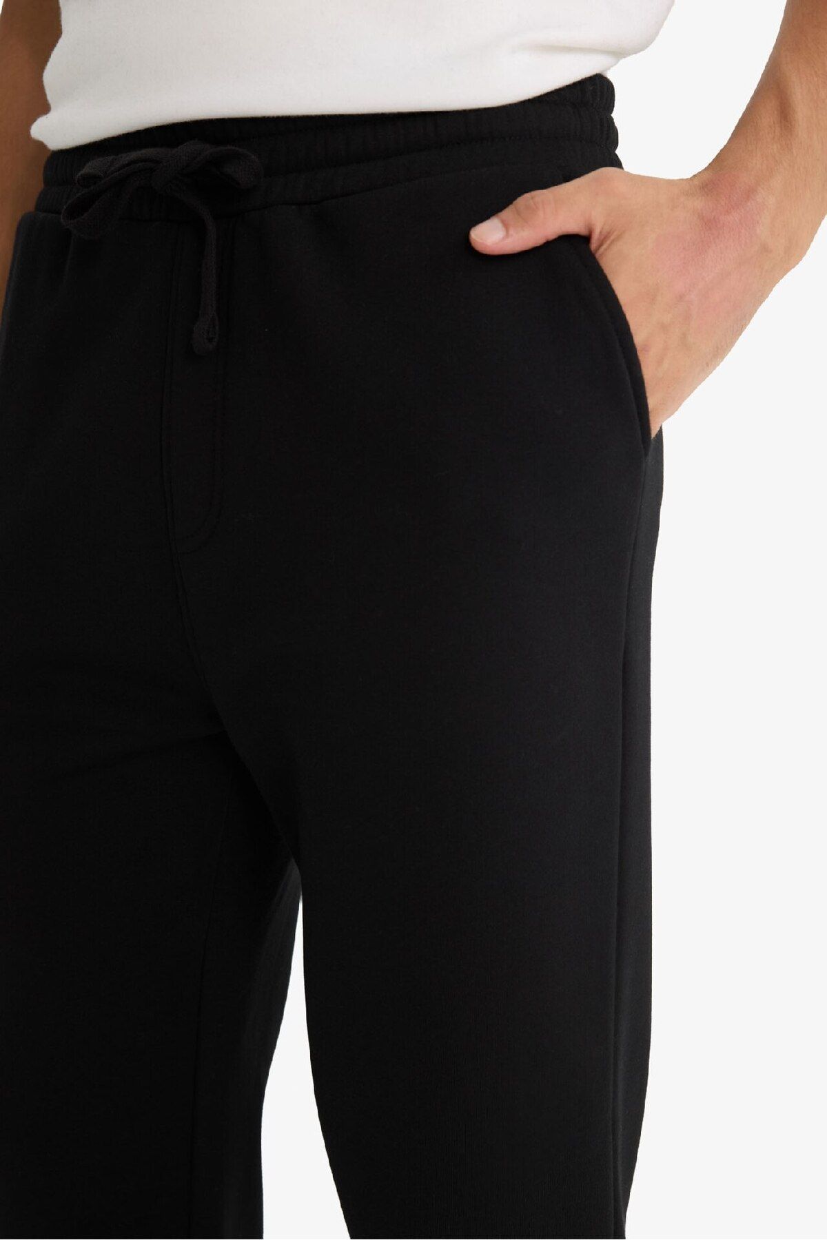 DeFacto-Jogginghose mit normaler Passform, Basic, einfarbig, mit Fleece-Innenseite, Taschen, Schnürung an der Taille, gerader Beinabschluss D7836AX25SP 5