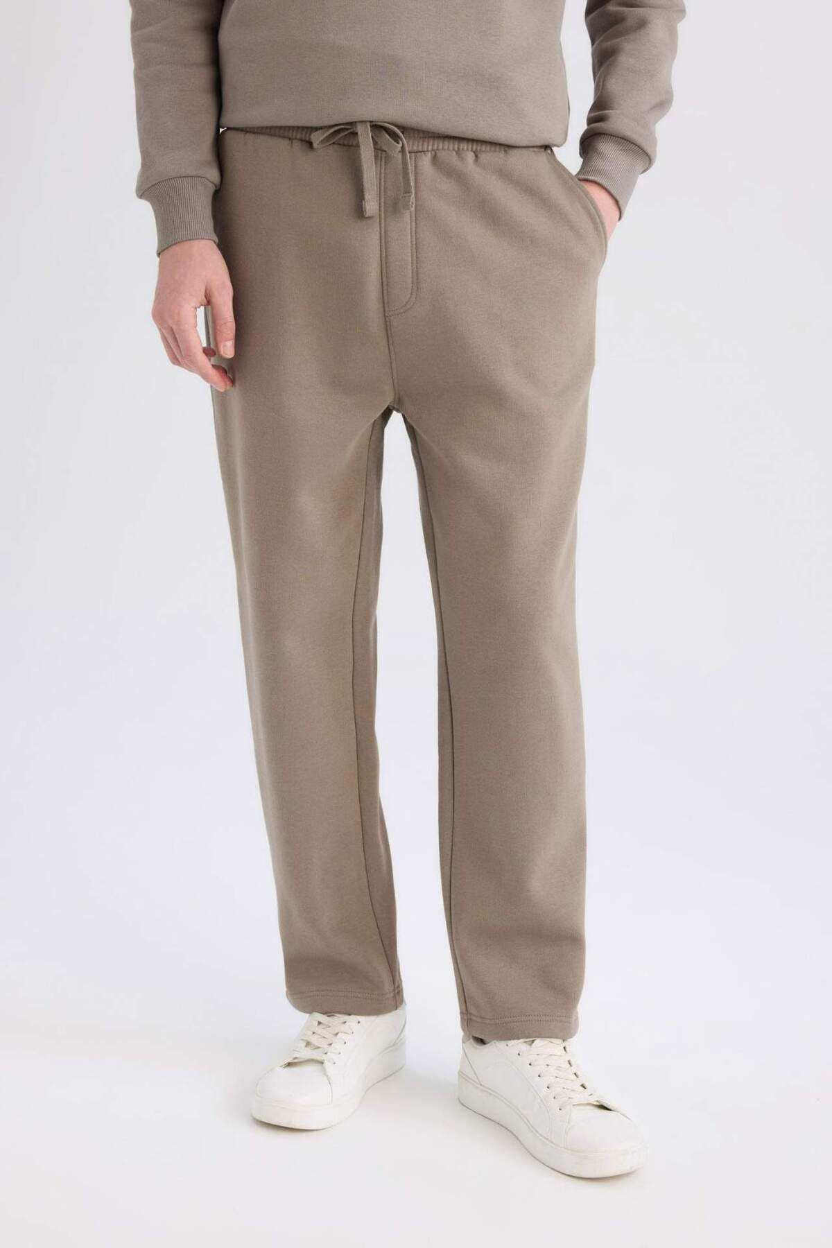 DeFacto-Jogginghose mit normaler Passform, Basic, einfarbig, mit Fleece-Innenseite, Taschen, Schnürung an der Taille, gerader Beinabschluss D7836AX25SP 6